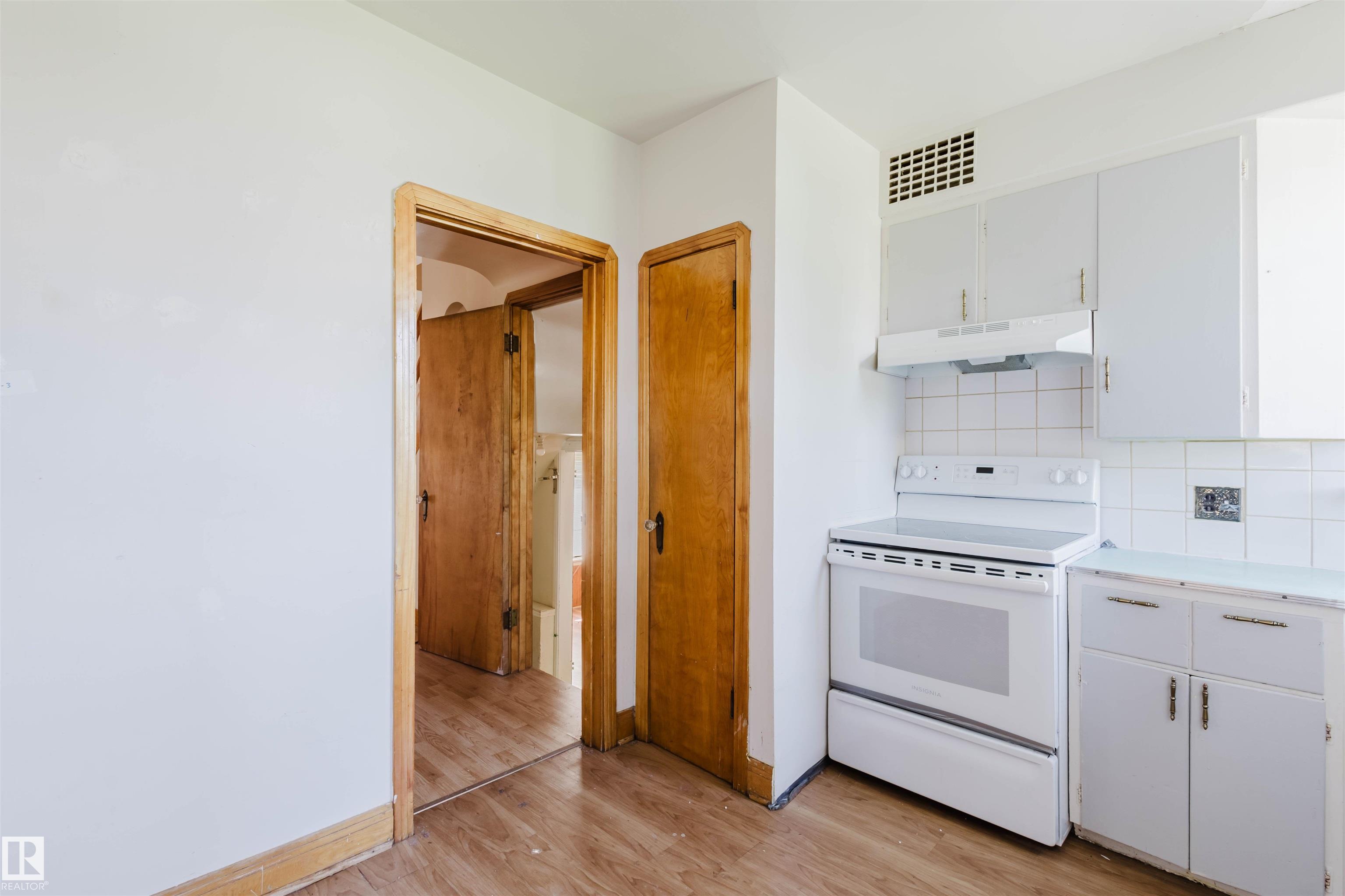 Photo 7 at 10827 111 Street NW, Queen Mary Park, Edmonton