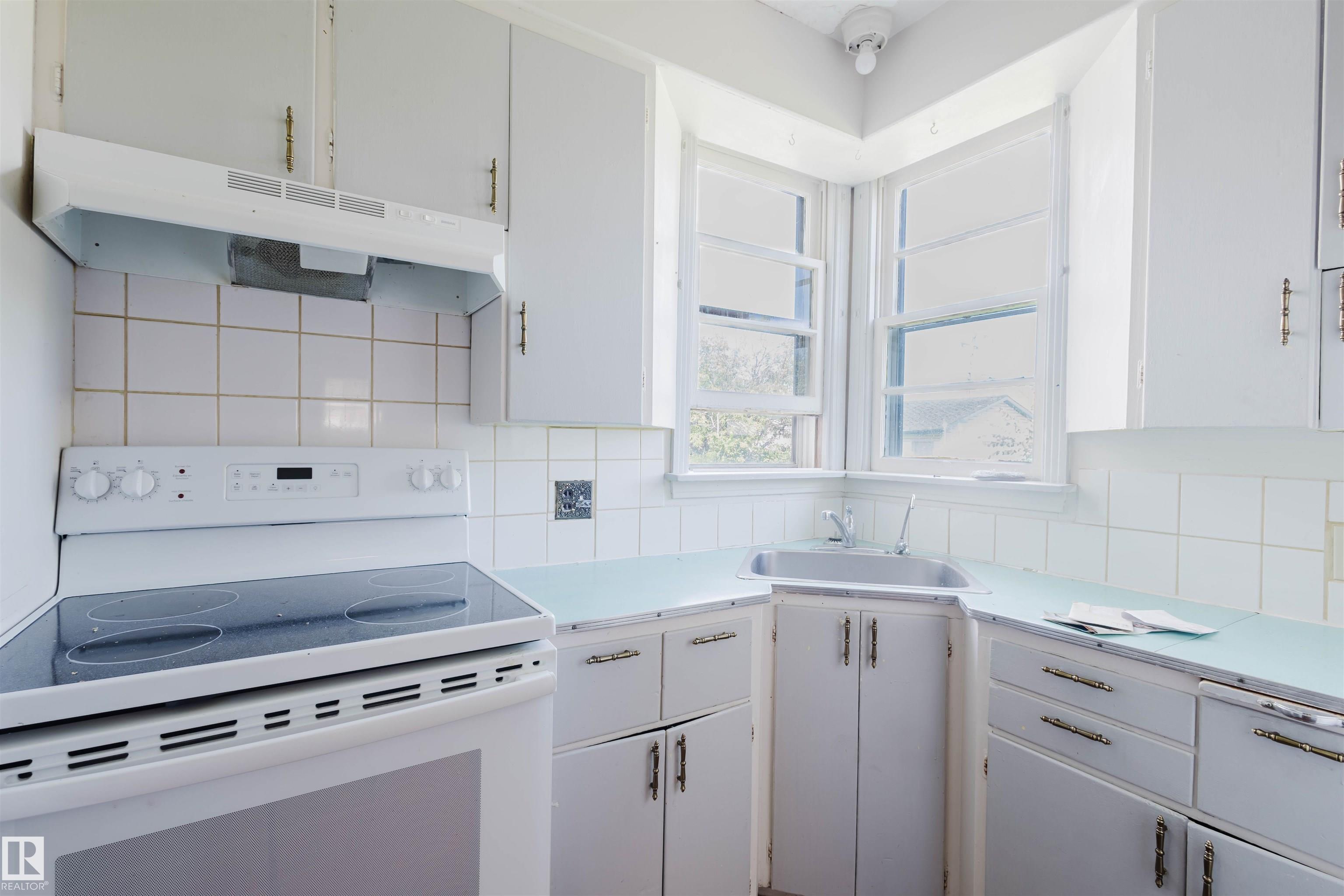 Photo 9 at 10827 111 Street NW, Queen Mary Park, Edmonton