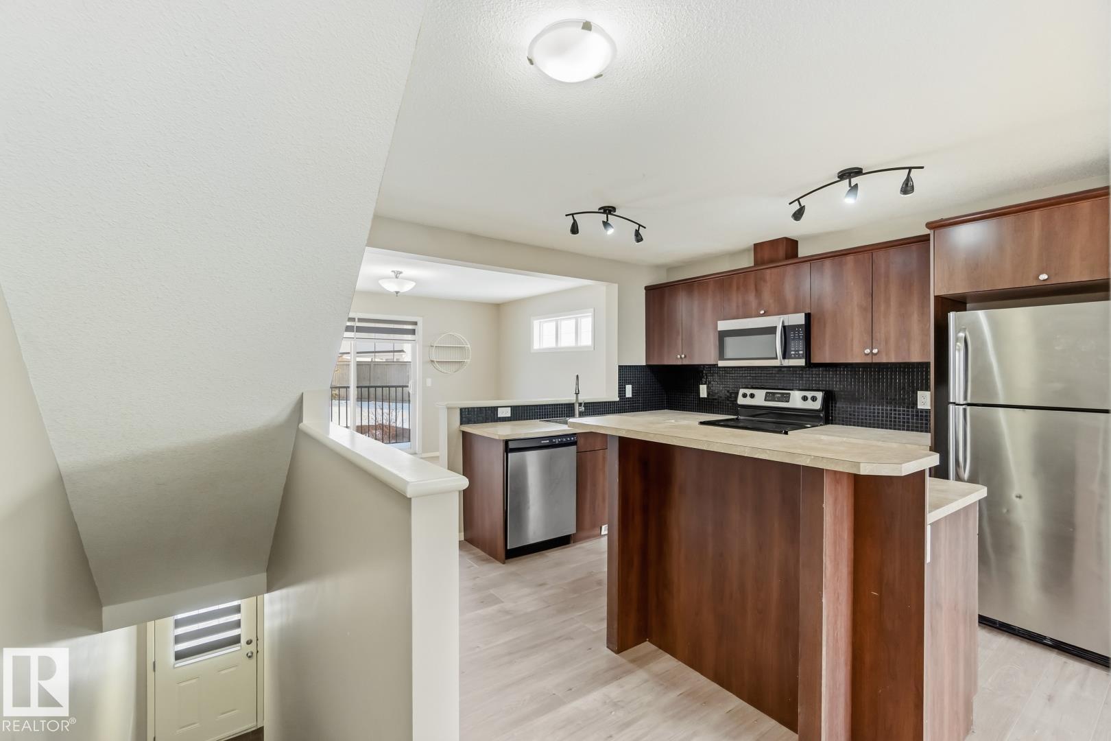 https://zimg.paragon.ice.com/ParagonImages/Property/PM/RAE/225389048/11/0/0/0dbcf4208bdefd9b7632b9e745bcf363/1/2374986bcd24a35df4d6e515e08fbc6c/225389048-98f14773-6646-449f-bc6d-fbc20b4f8f84.JPG