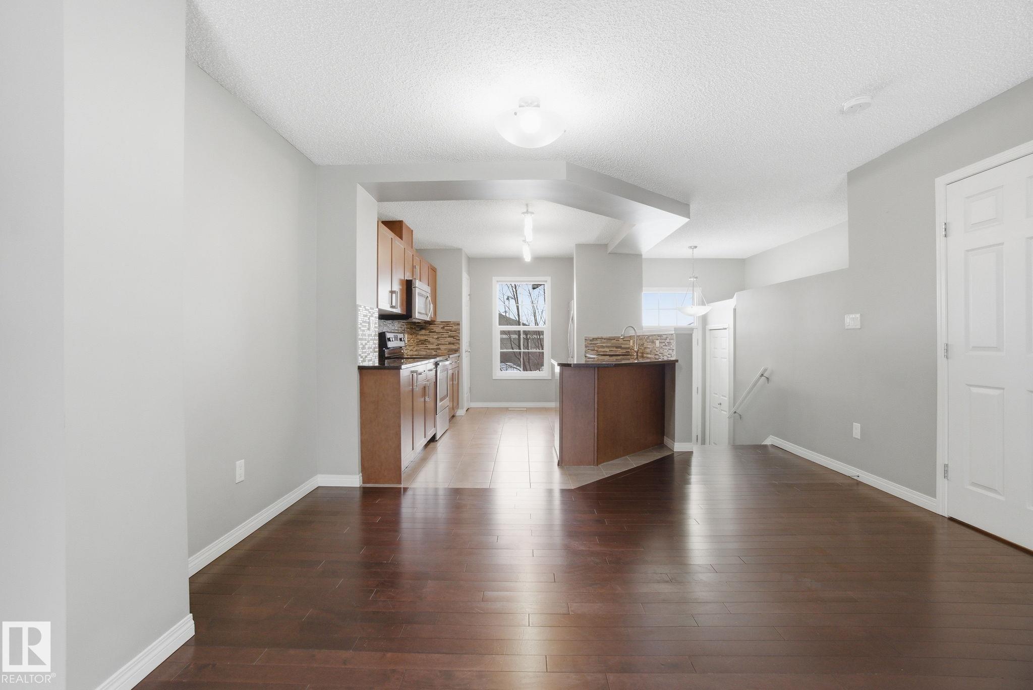 https://zimg.paragon.ice.com/ParagonImages/Property/PM/RAE/225389049/10/0/0/2c1508779024d9a91f95d5f3b2ad9f29/1/d168287c7710583517dcee4d1e1f1c48/225389049-f6ea2f87-ac4f-458b-96a1-296e1b8b2096.JPG