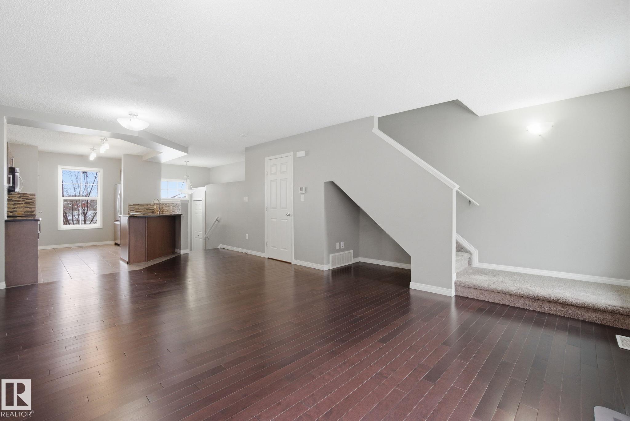 https://zimg.paragon.ice.com/ParagonImages/Property/PM/RAE/225389049/19/0/0/69126452c9b6fe698db723246598306a/1/d168287c7710583517dcee4d1e1f1c48/225389049-ea23bf16-2df7-4bd2-85bd-e364ffdc9c1e.JPG
