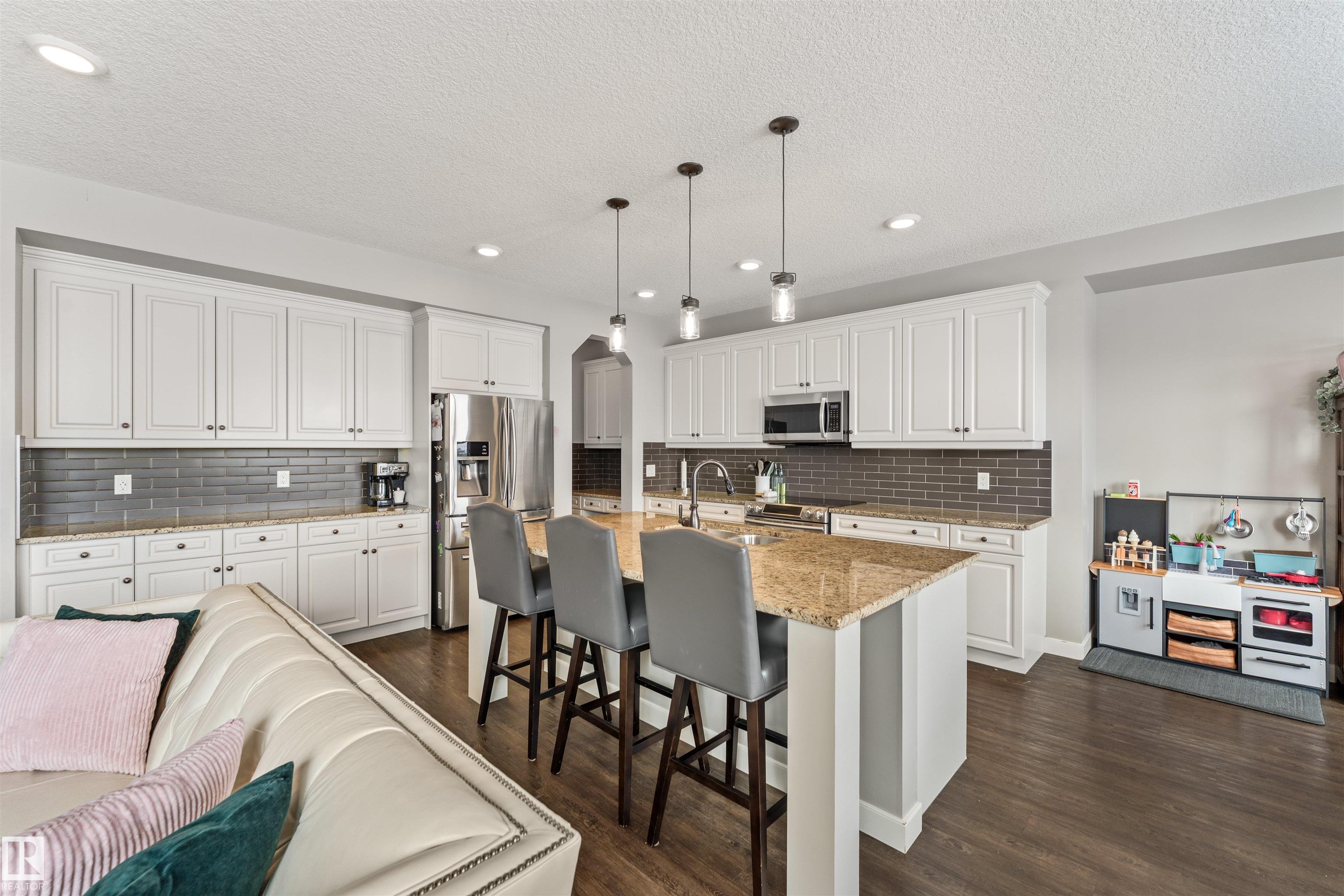 Photo 12 at 13139 208 Street NW, Trumpeter Area, Edmonton