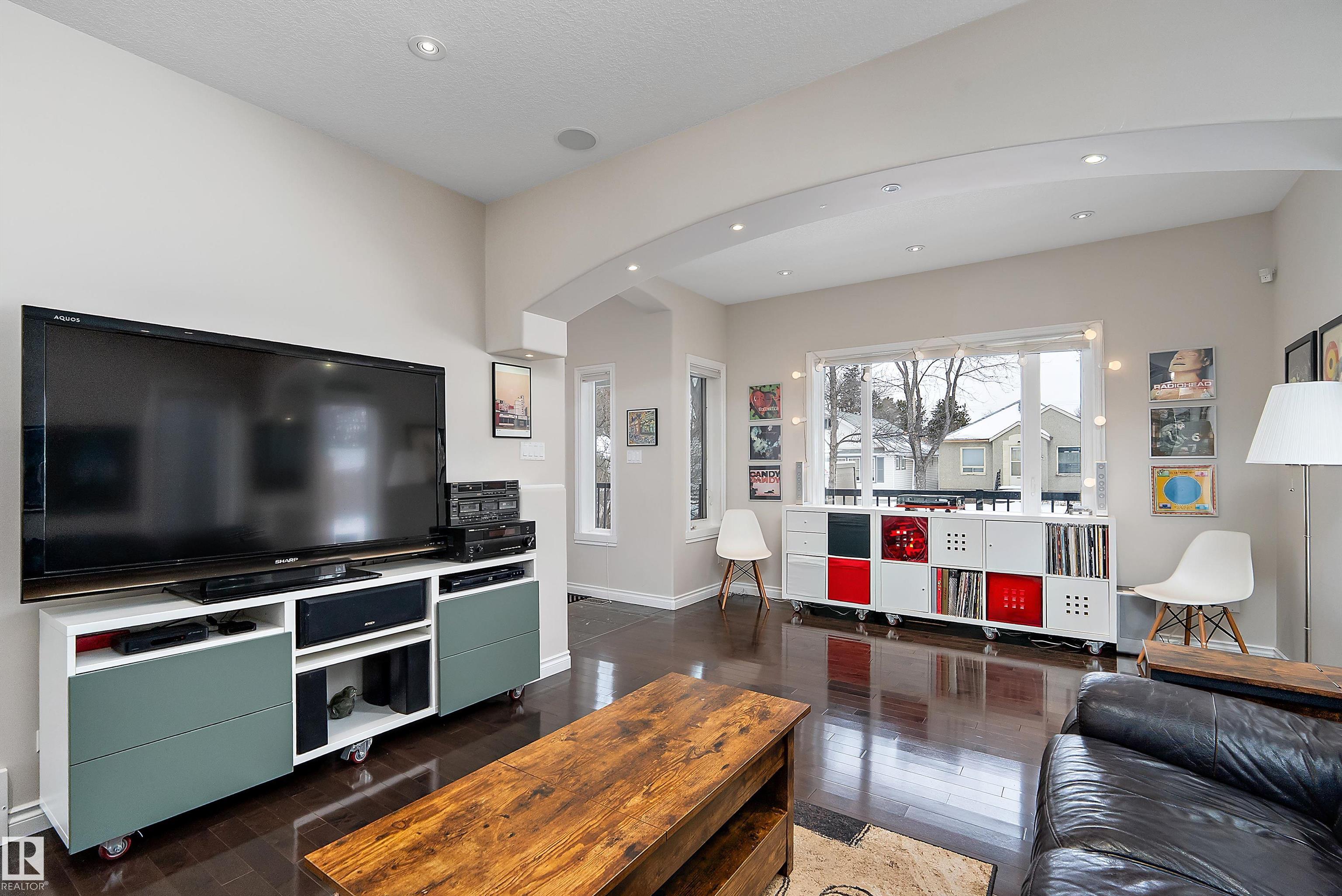 https://zimg.paragon.ice.com/ParagonImages/Property/PM/RAE/225389083/6/0/0/75df3576de87a9305bf7c658cfa7176e/1/0e2dbc1dae037f639e77729eba014615/225389083-2b933ebd-2239-44dd-b575-9e6e6101d3df.JPG