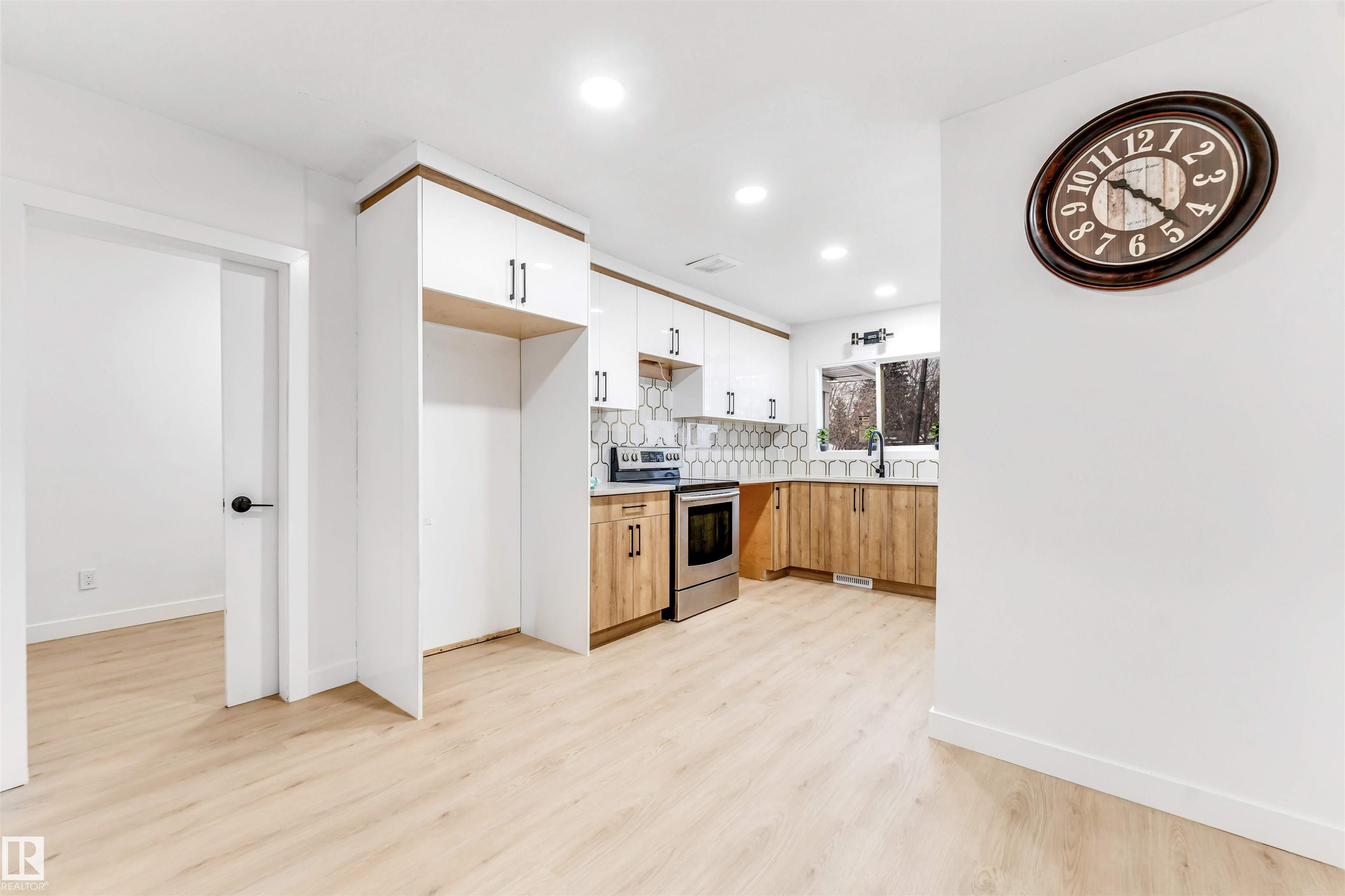 Photo 10 at 12423 91 Street NW, Delton, Edmonton