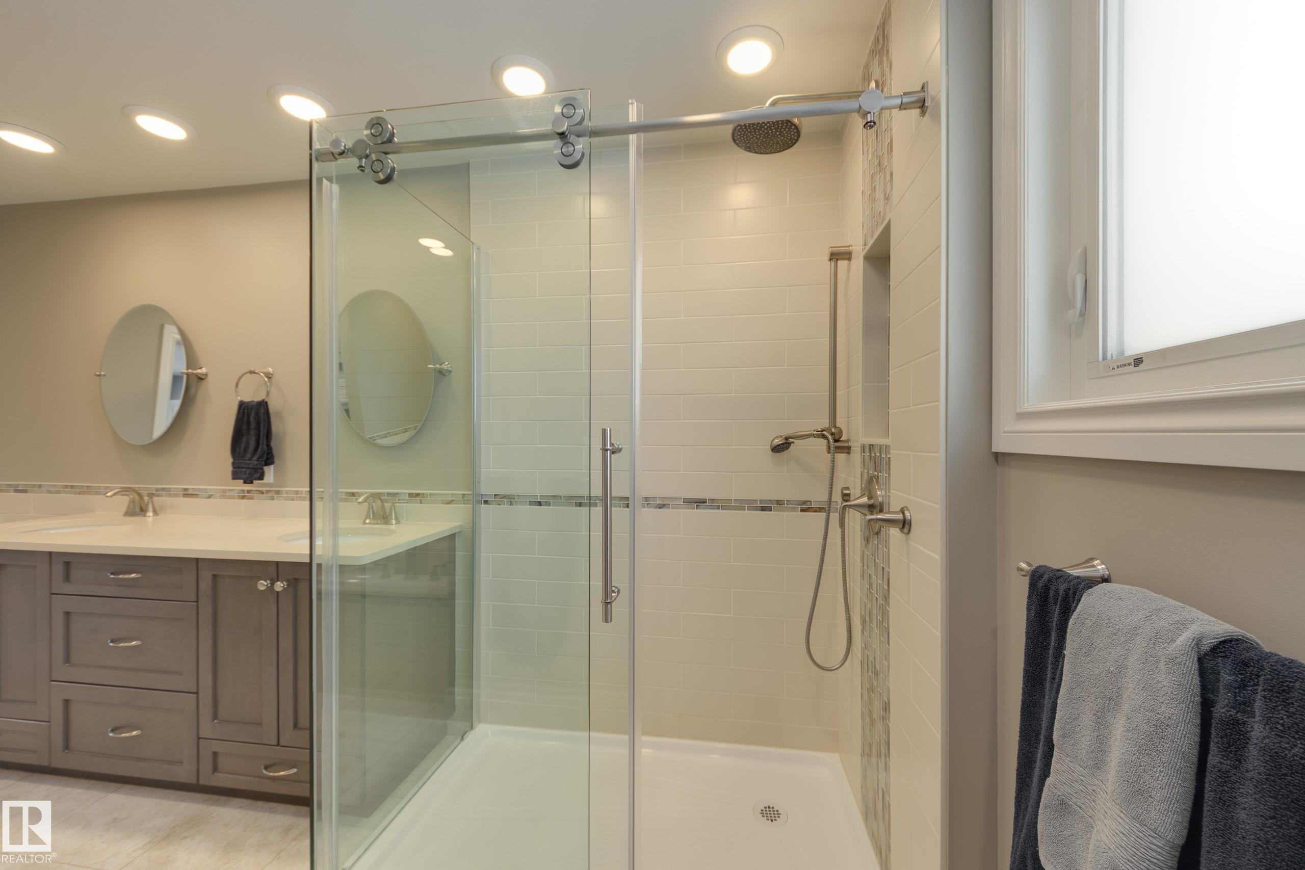 Photo 15 at 16407 87 Avenue NW, Elmwood, Edmonton