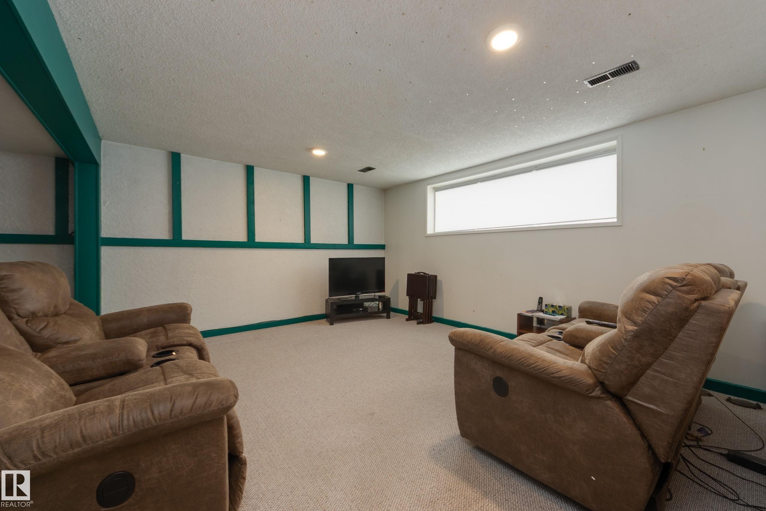 Photo 18 at 16407 87 Avenue NW, Elmwood, Edmonton