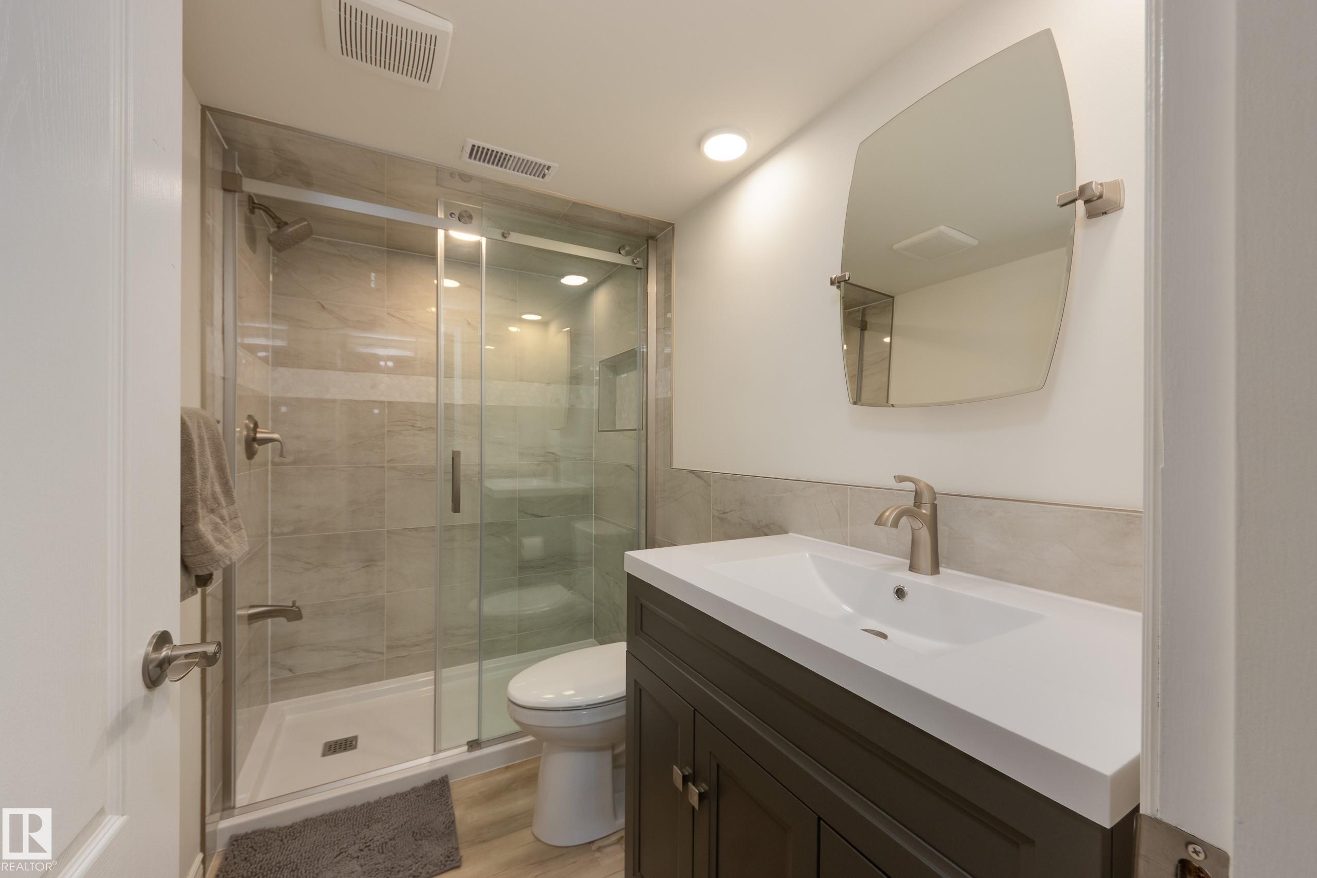 Photo 24 at 16407 87 Avenue NW, Elmwood, Edmonton