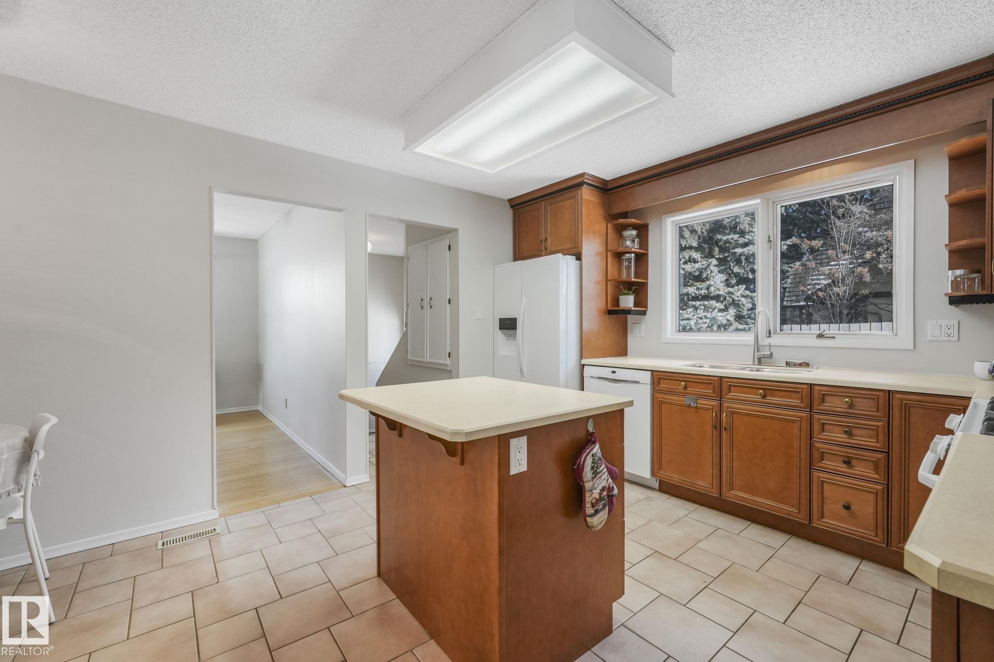 Photo 12 at 587 Wahstao Road NW, Oleskiw, Edmonton