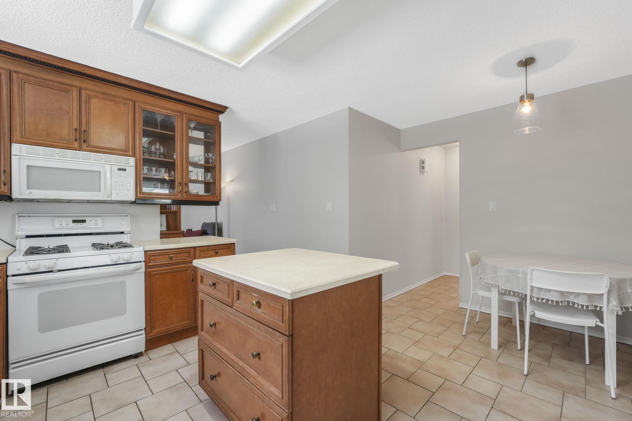 Photo 15 at 587 Wahstao Road NW, Oleskiw, Edmonton