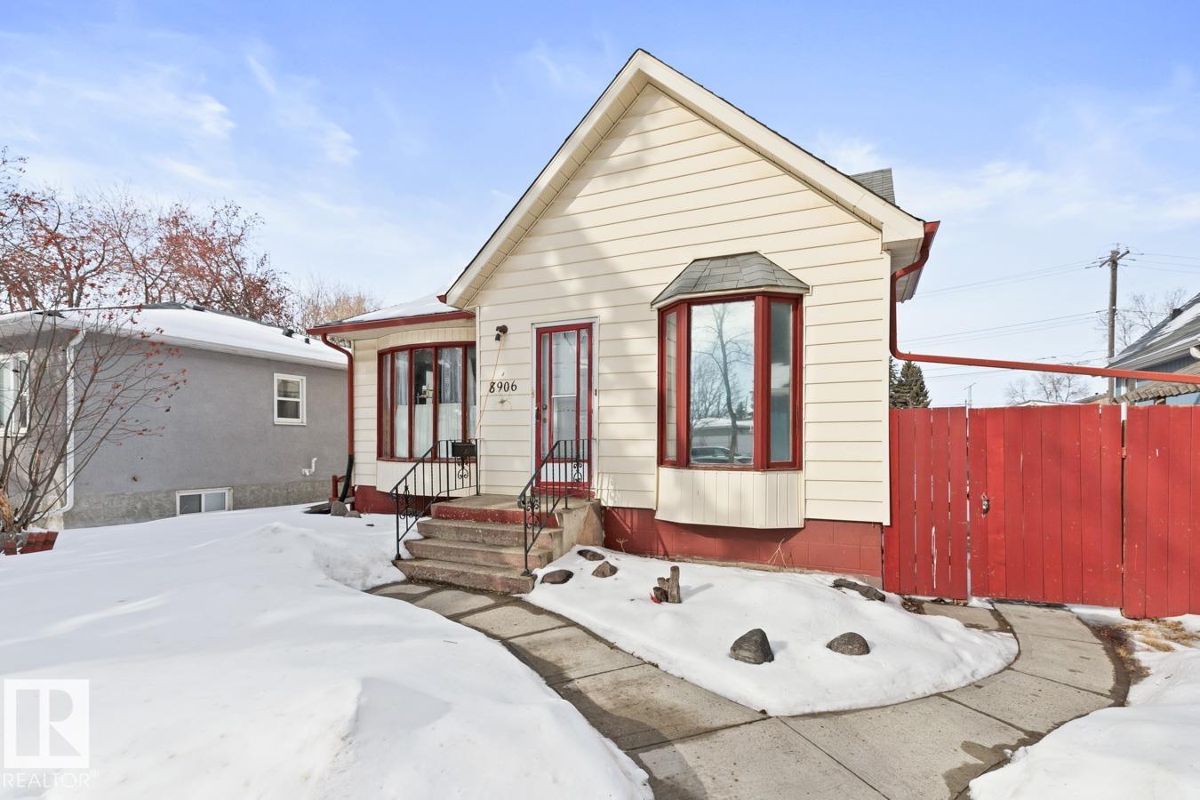 8906 94 Avenue NW, Strathearn, Edmonton