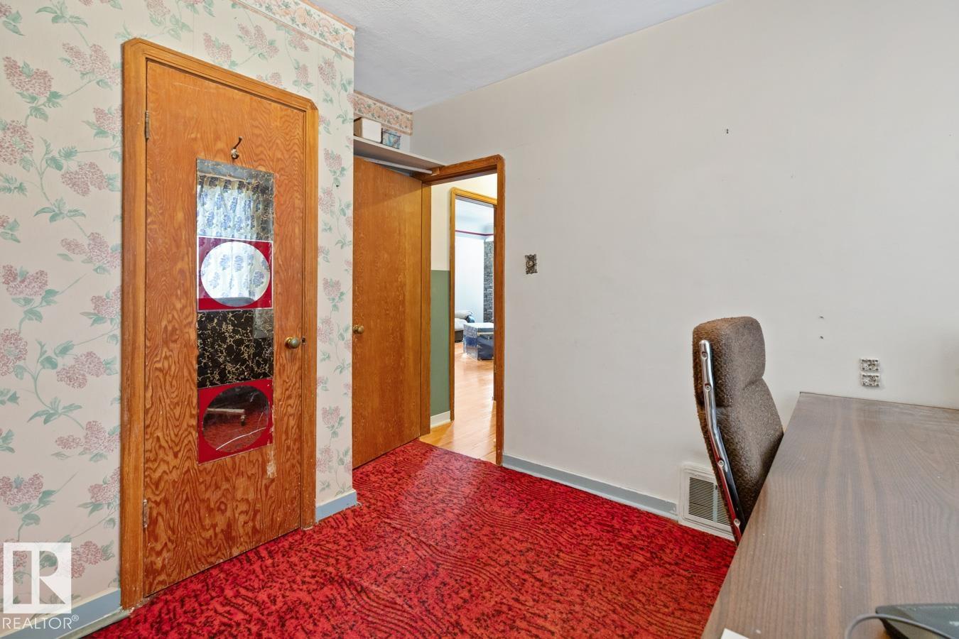 Photo 11 at 8906 94 Avenue NW, Strathearn, Edmonton