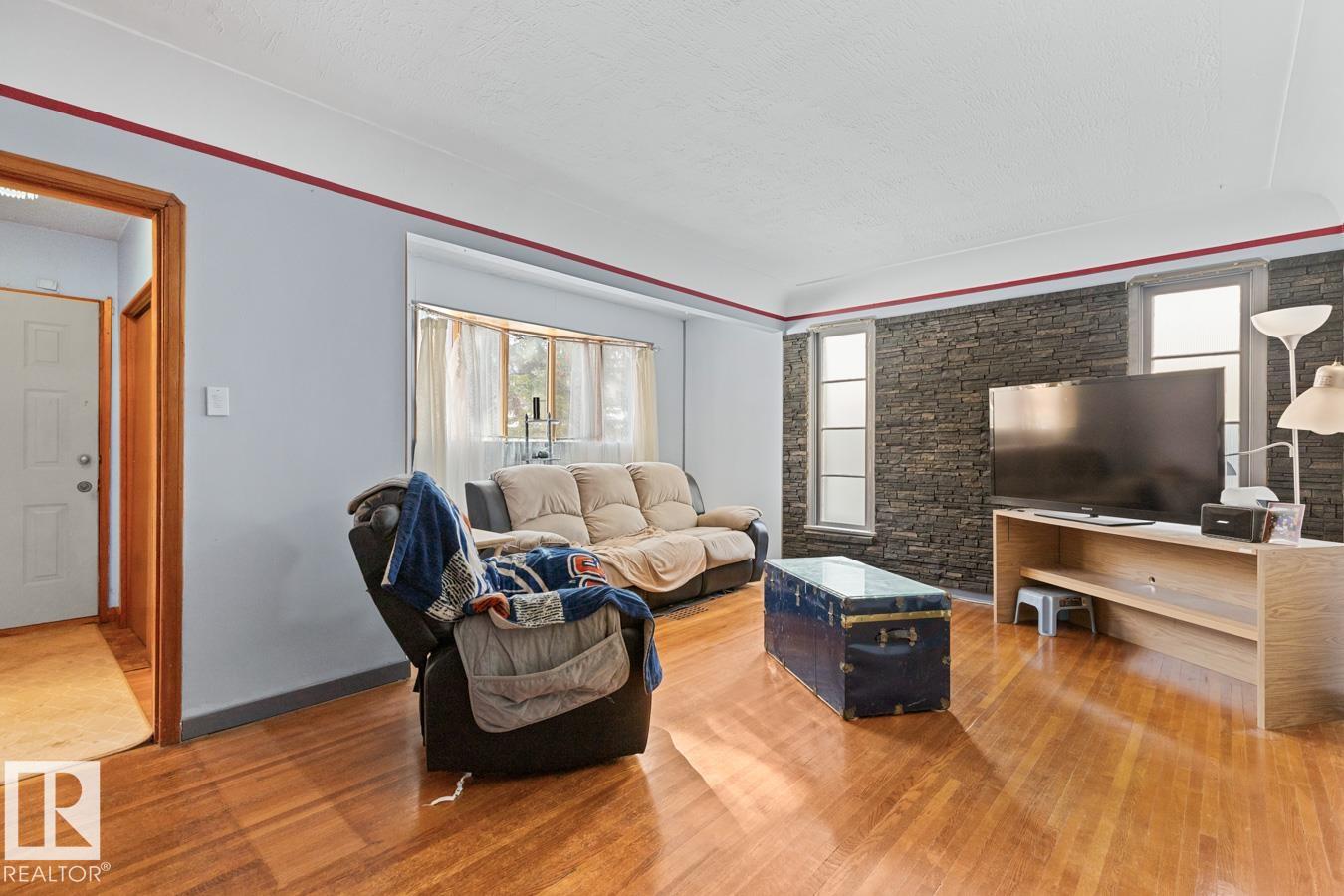 8906 94 Avenue NW, Strathearn, Edmonton