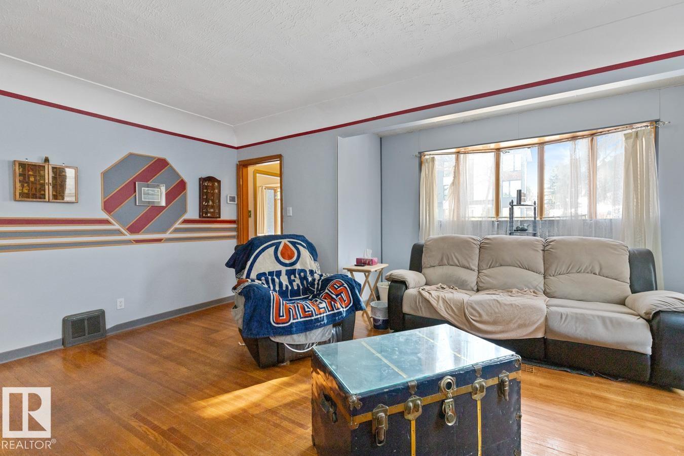 8906 94 Avenue NW, Strathearn, Edmonton