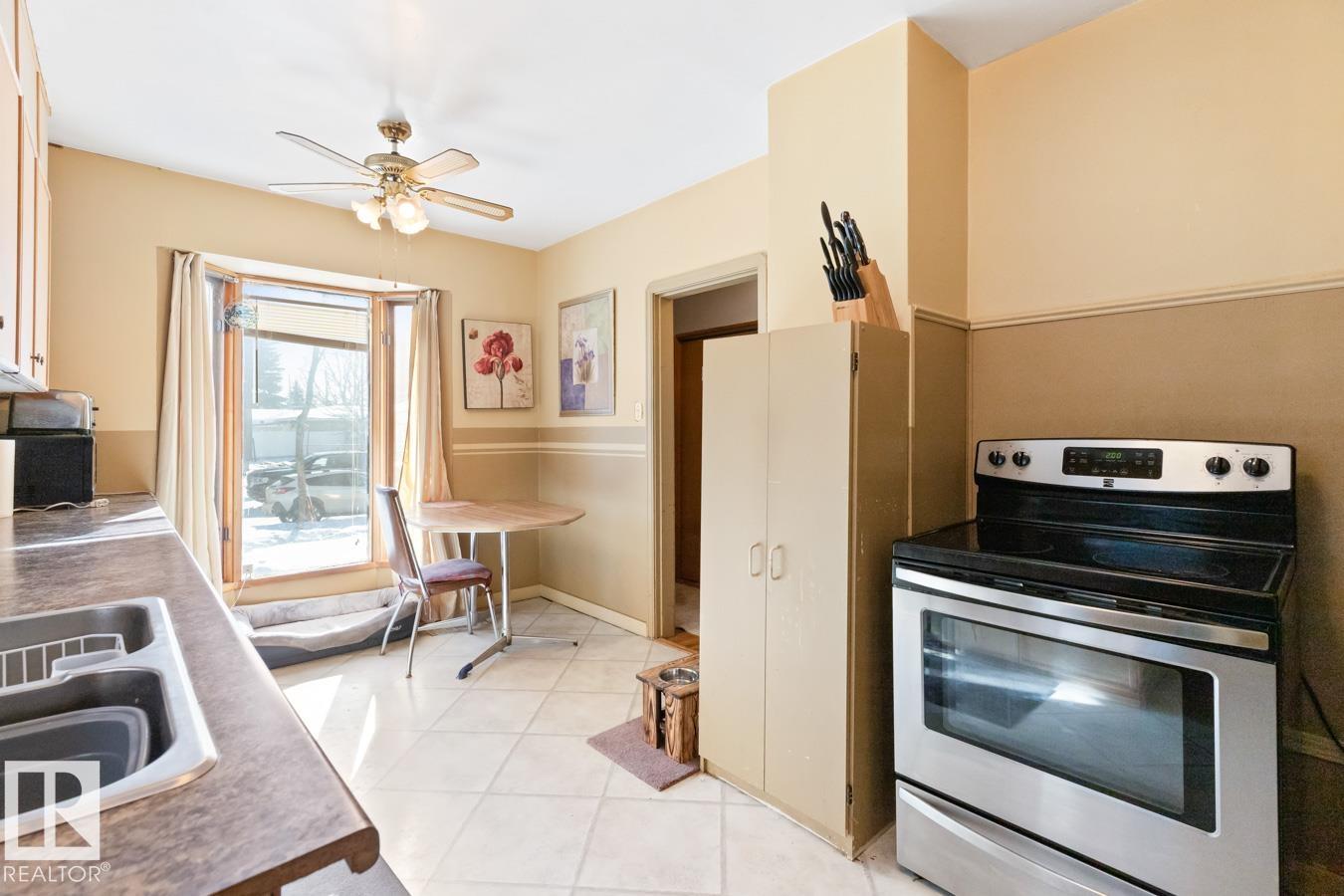 Photo 6 at 8906 94 Avenue NW, Strathearn, Edmonton