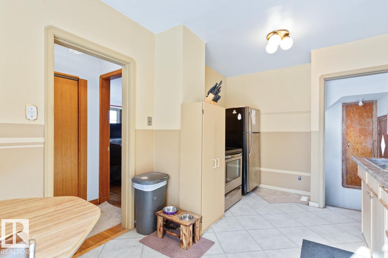 Photo 8 at 8906 94 Avenue NW, Strathearn, Edmonton