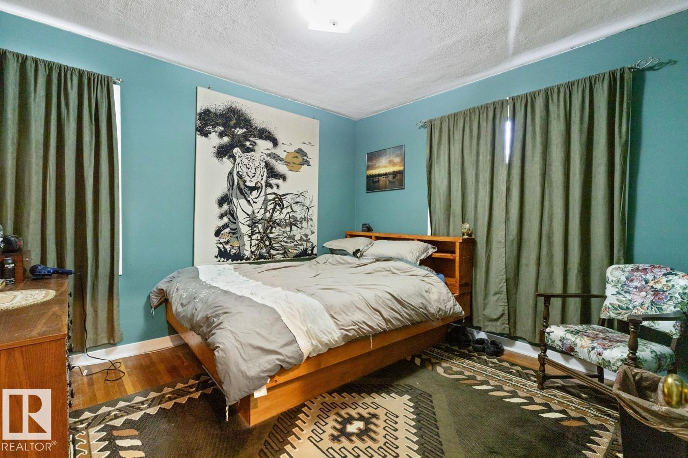 Photo 10 at 8906 94 Avenue NW, Strathearn, Edmonton