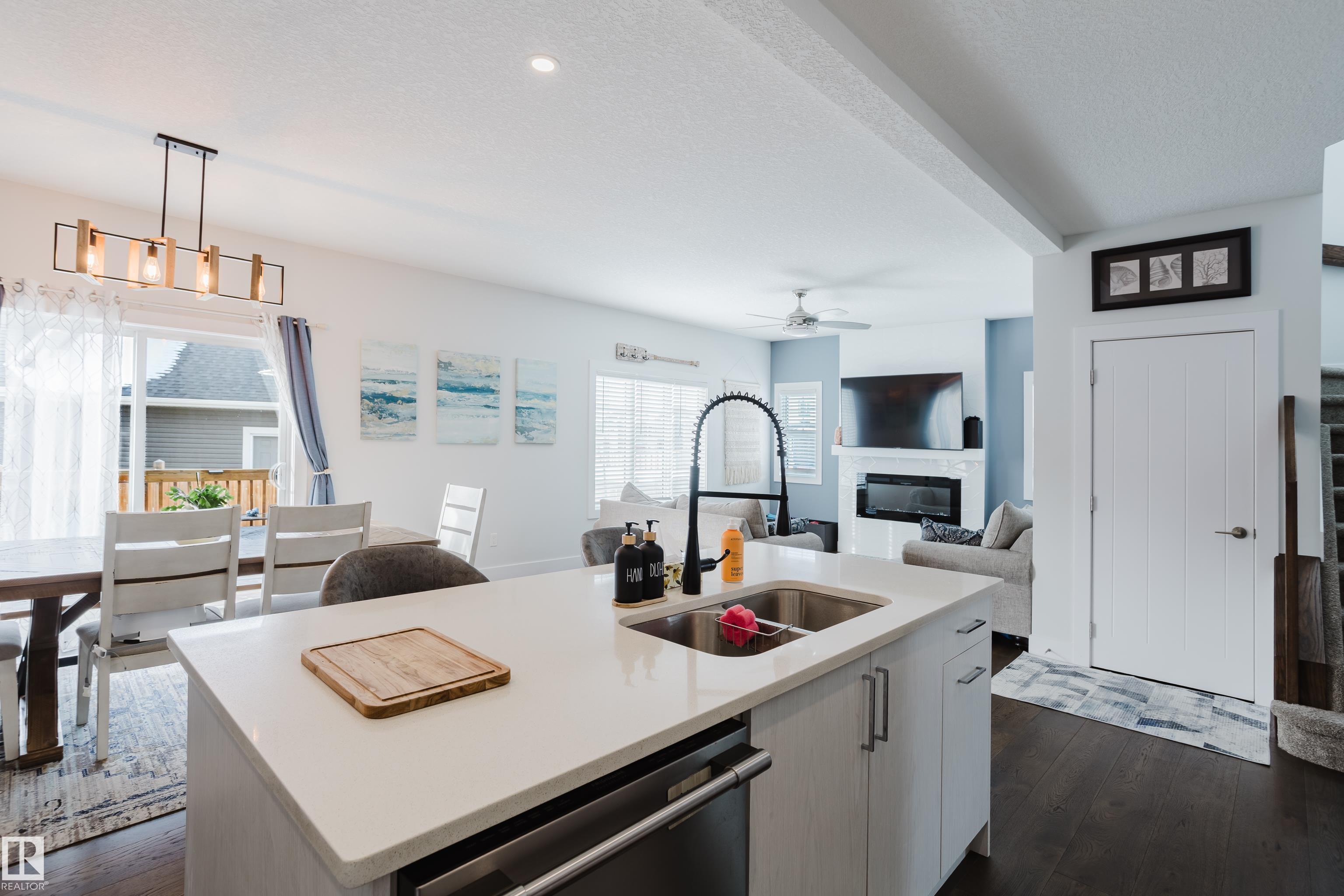 Photo 12 at 569 Merlin Landing NW, Hawks Ridge, Edmonton