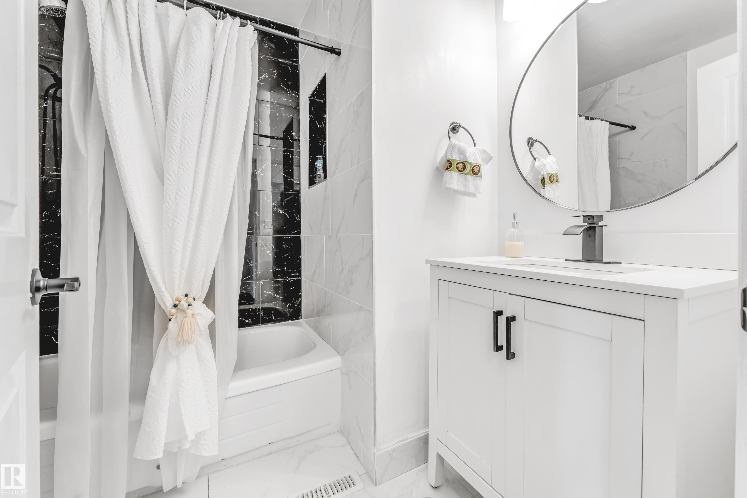 Photo 19 at 5344 38a Avenue NW, Greenview, Edmonton