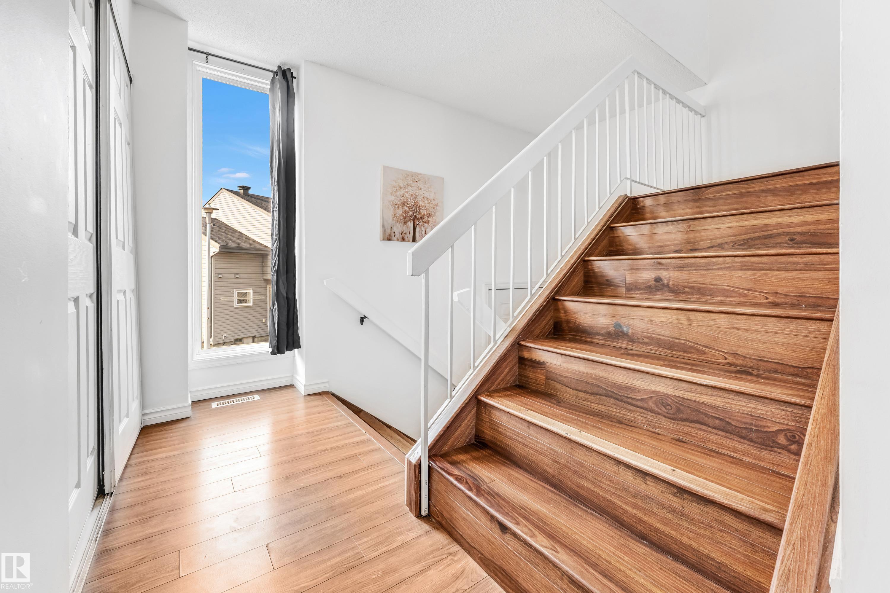 Photo 10 at 5344 38a Avenue NW, Greenview, Edmonton