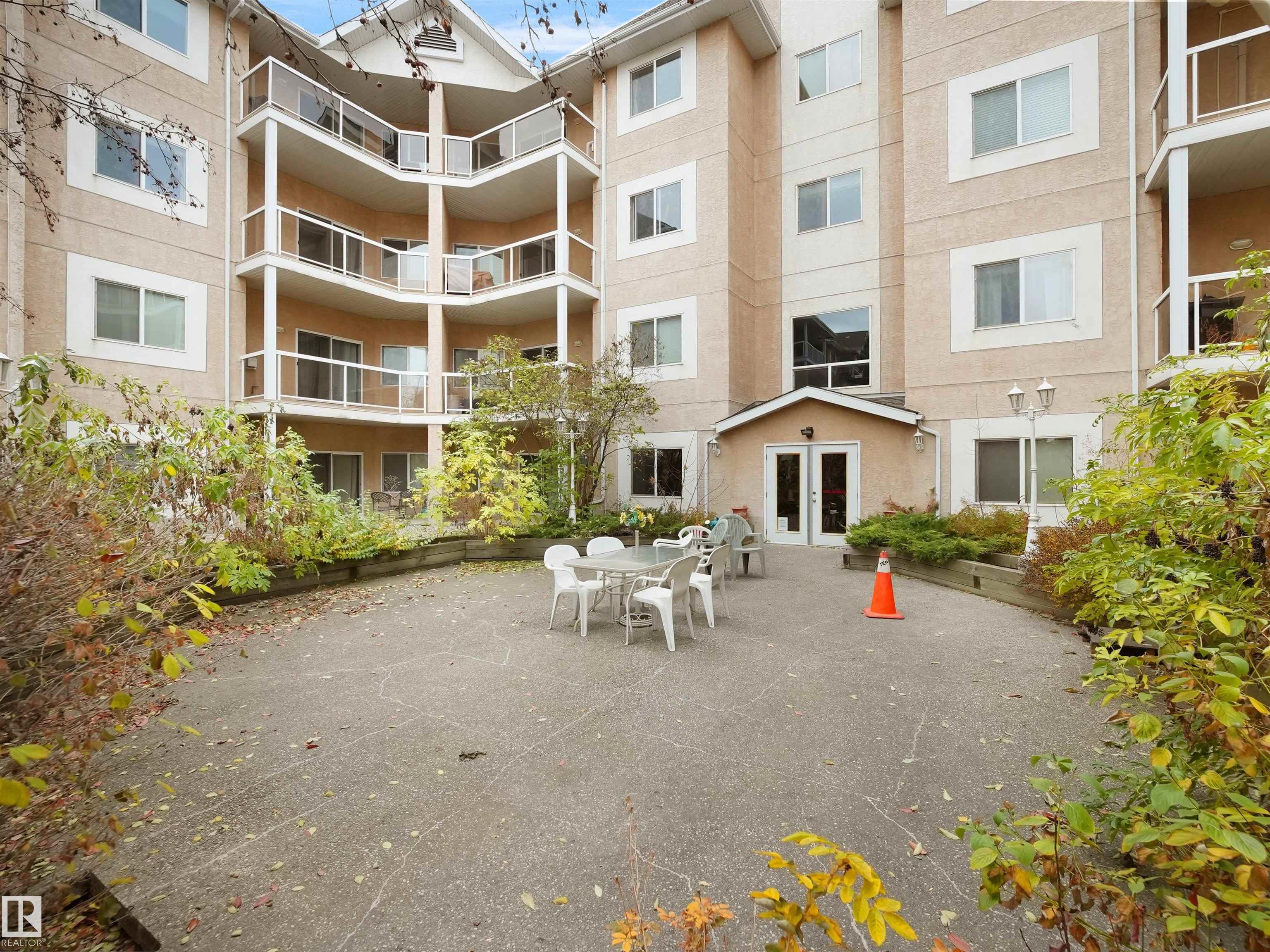 Photo 11 at 102 - 10511 42 Avenue NW, Rideau Park, Edmonton