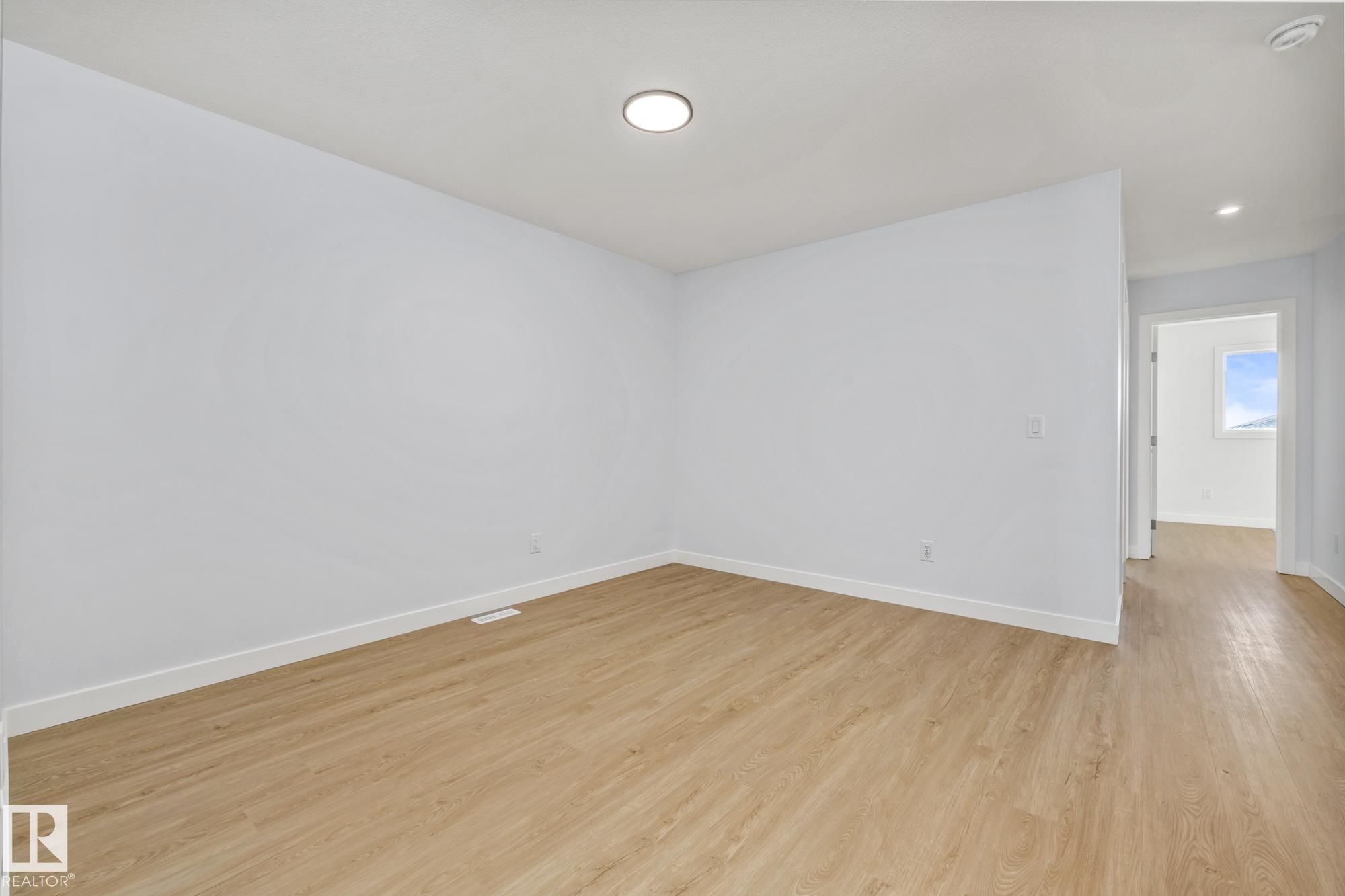 Photo 18 at 110 Honeysuckle green, Woodbend, Leduc