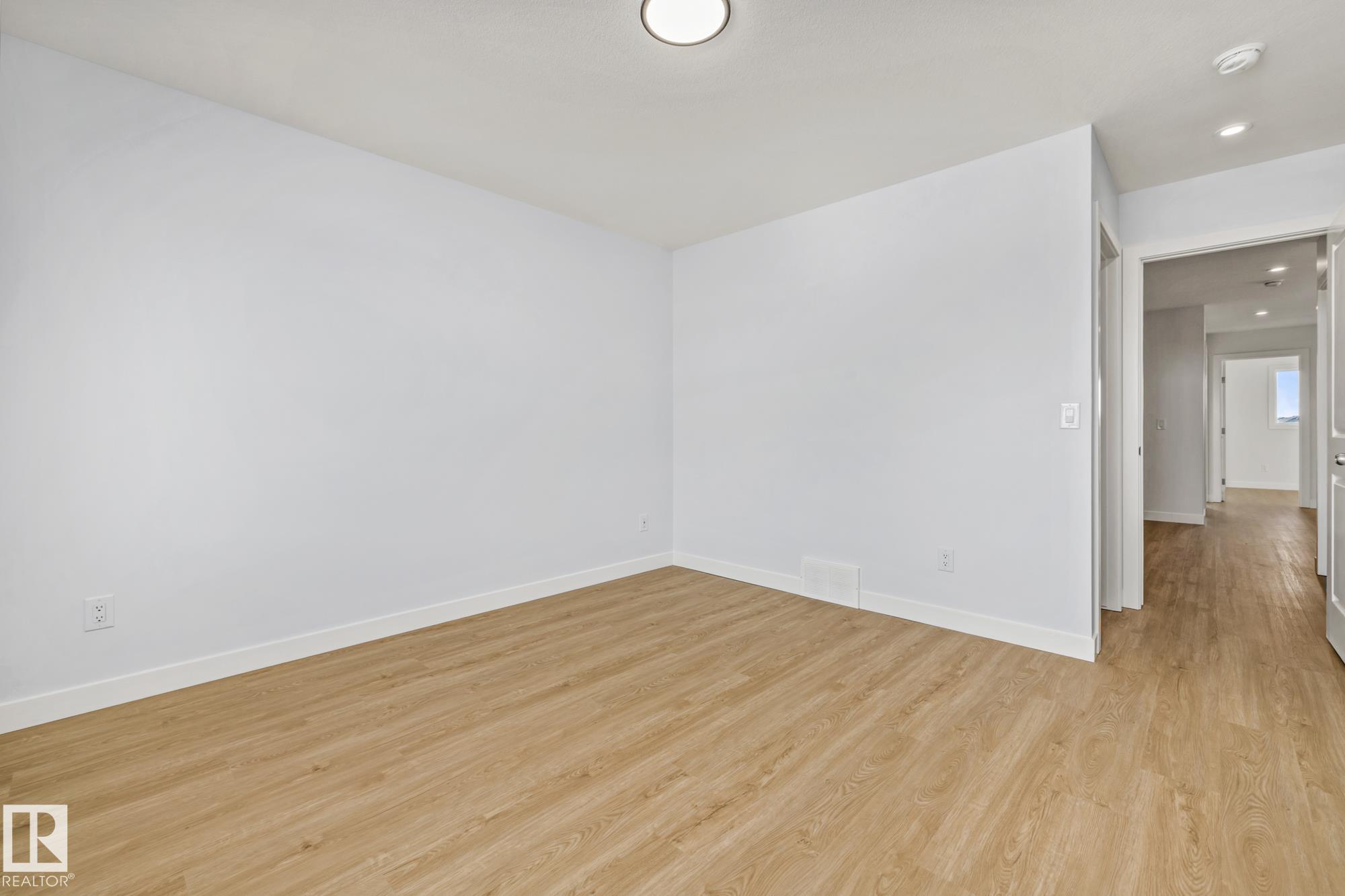 Photo 23 at 110 Honeysuckle green, Woodbend, Leduc