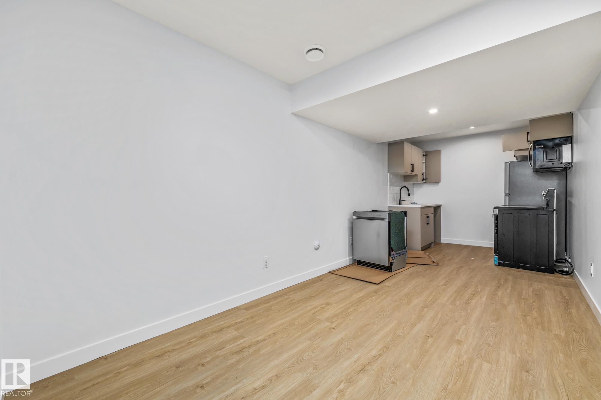 Photo 32 at 110 Honeysuckle green, Woodbend, Leduc