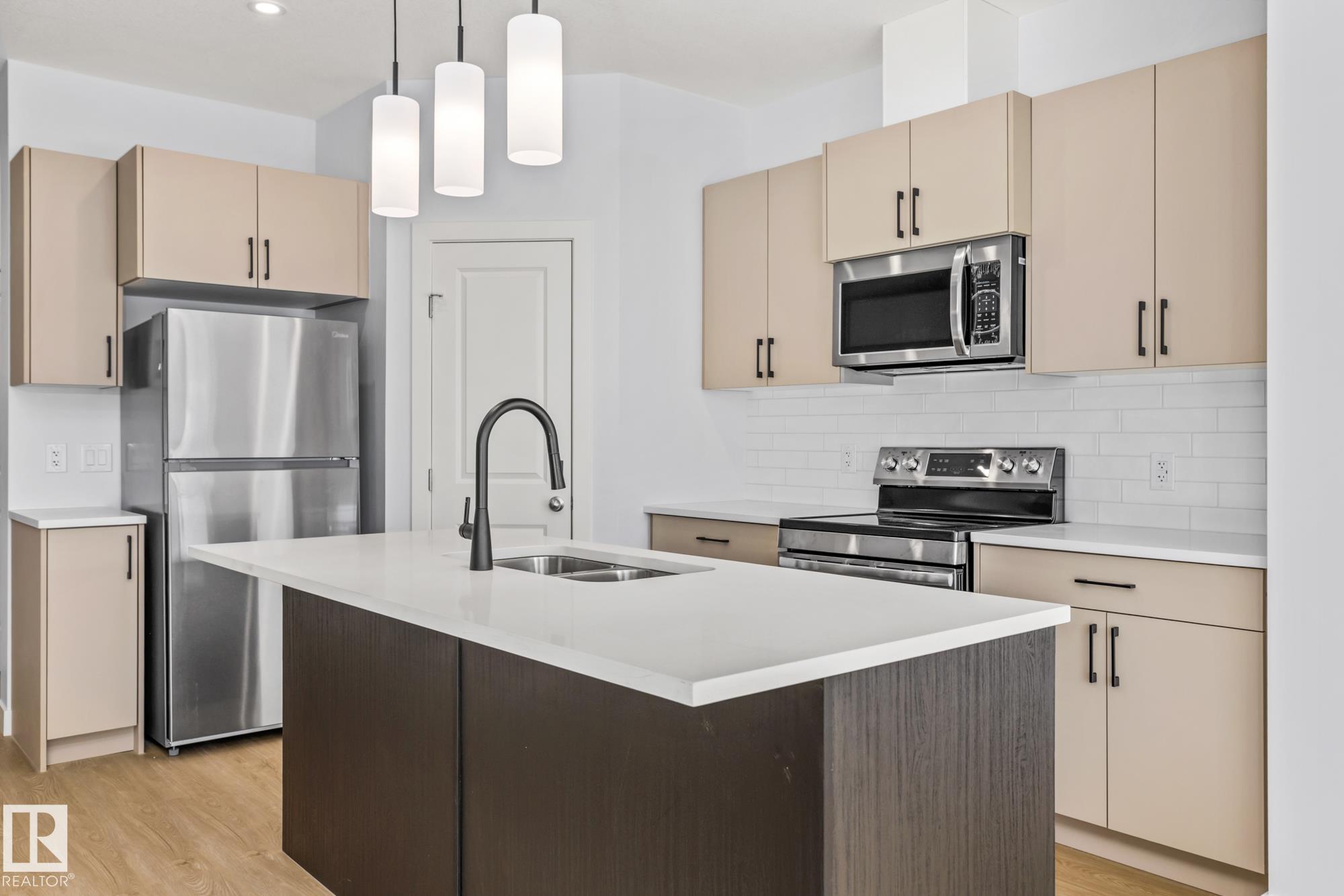 Photo 6 at 110 Honeysuckle green, Woodbend, Leduc