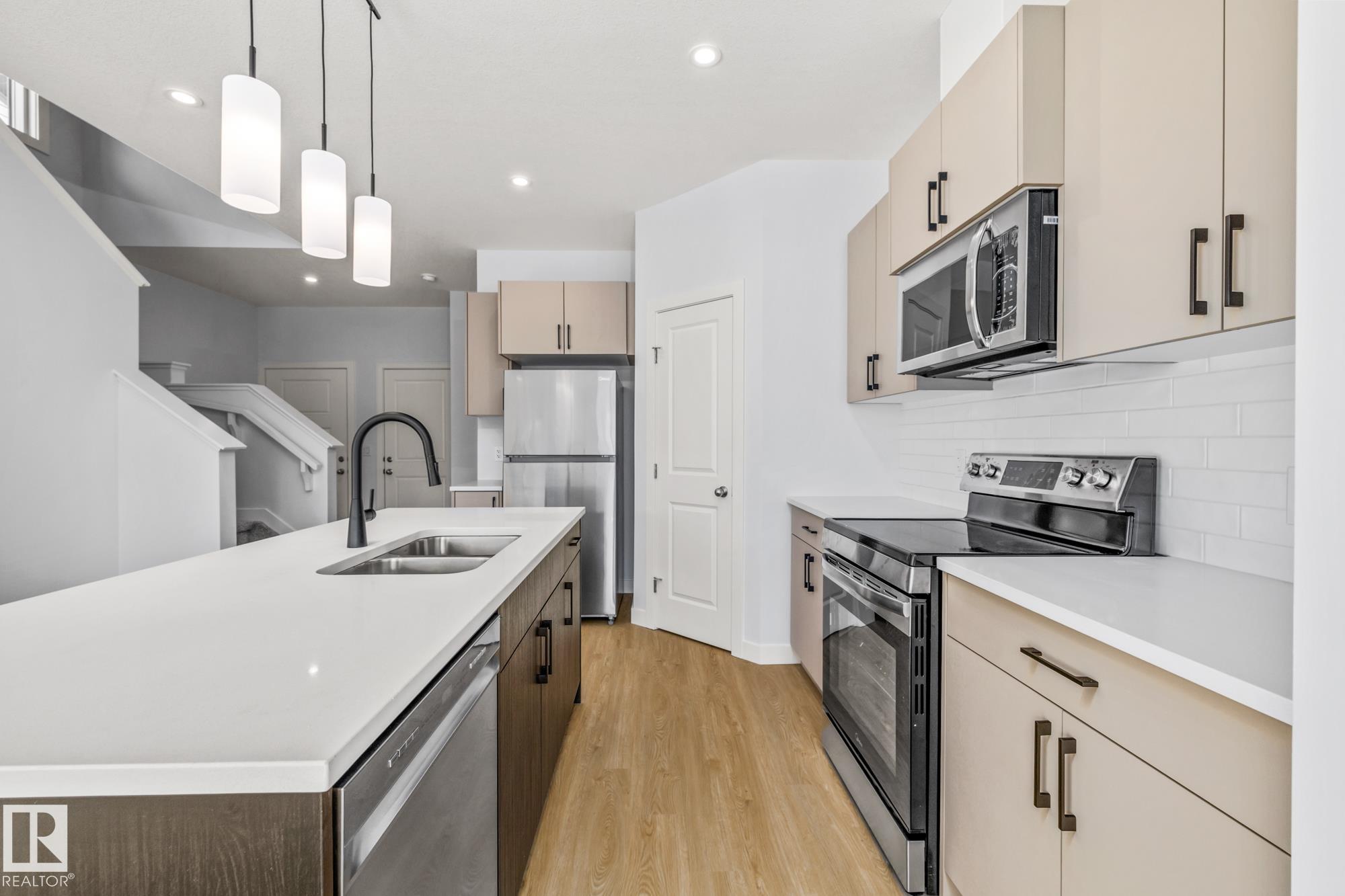 Photo 8 at 110 Honeysuckle green, Woodbend, Leduc