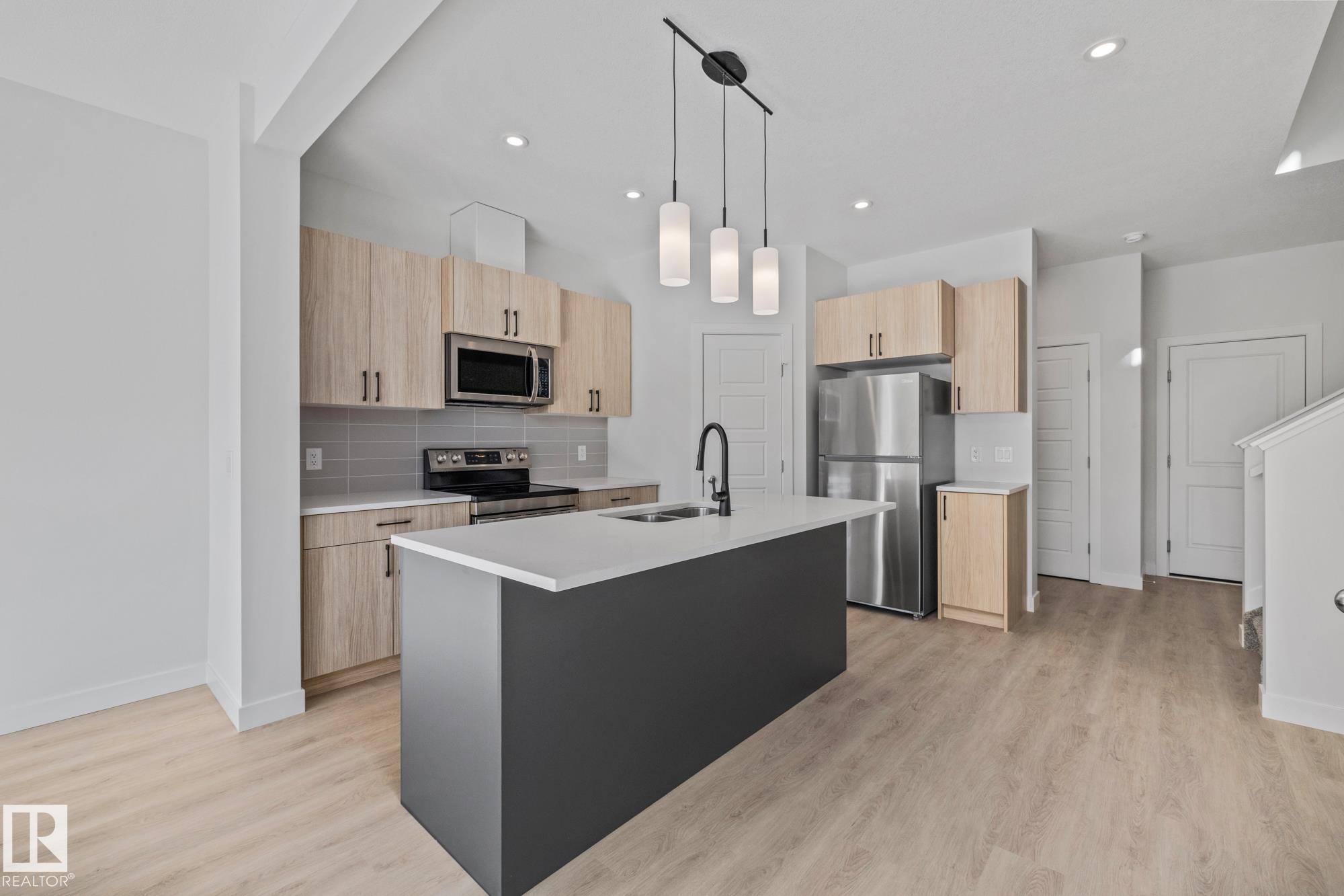 Photo 6 at 112 Honeysuckle green, Woodbend, Leduc