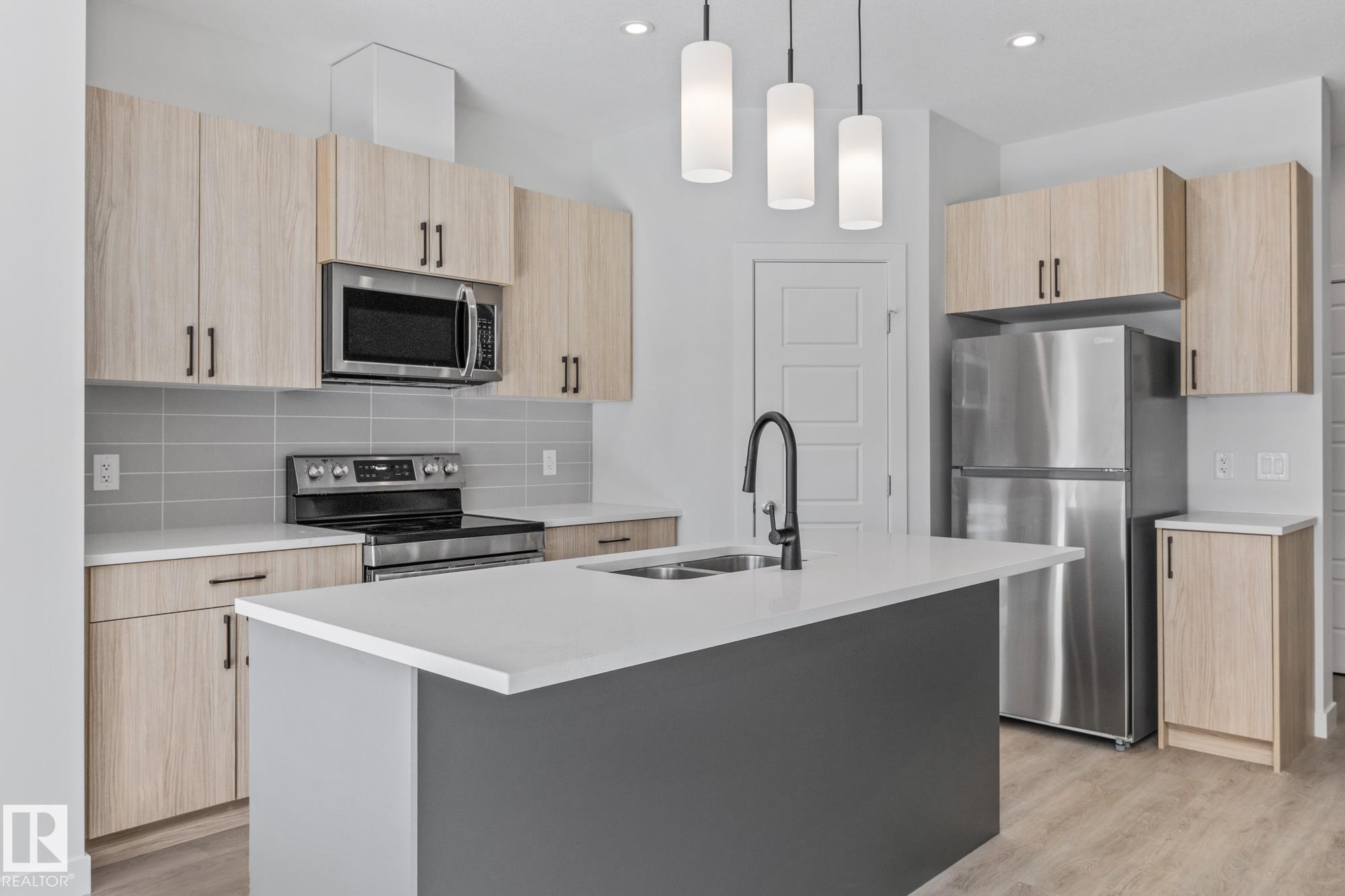 Photo 7 at 112 Honeysuckle green, Woodbend, Leduc