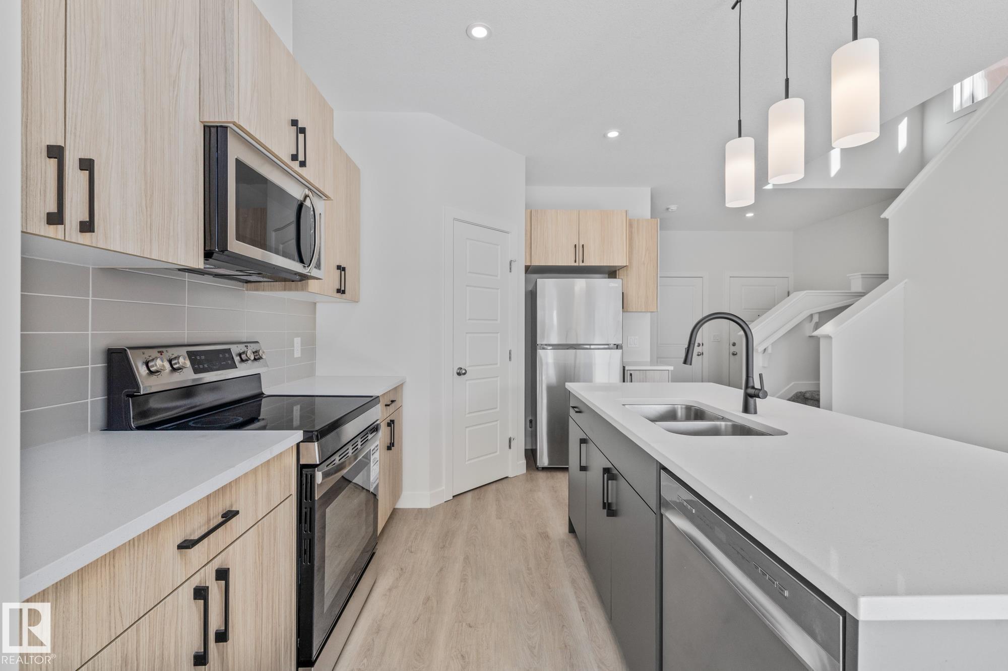 Photo 9 at 112 Honeysuckle green, Woodbend, Leduc