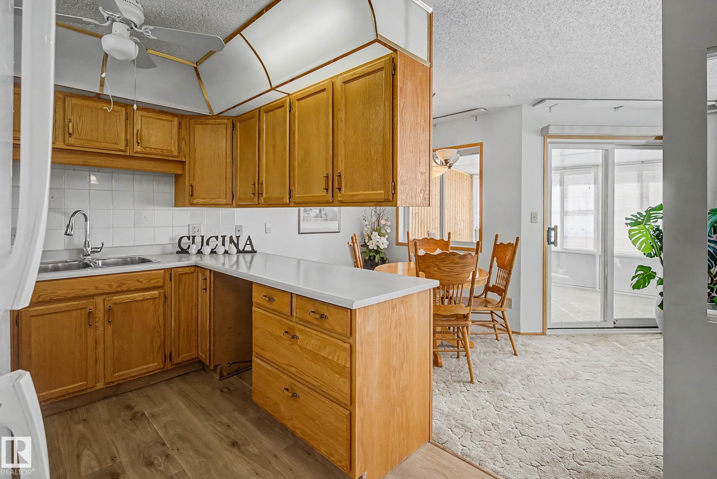Photo 12 at 41 - 903 109 Street NW, Bearspaw, Edmonton