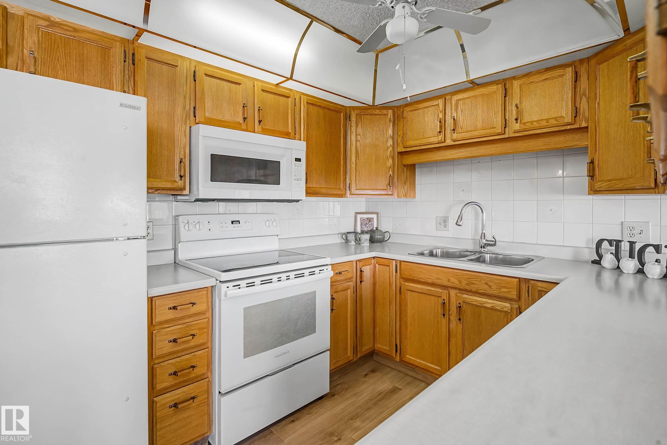 Photo 13 at 41 - 903 109 Street NW, Bearspaw, Edmonton