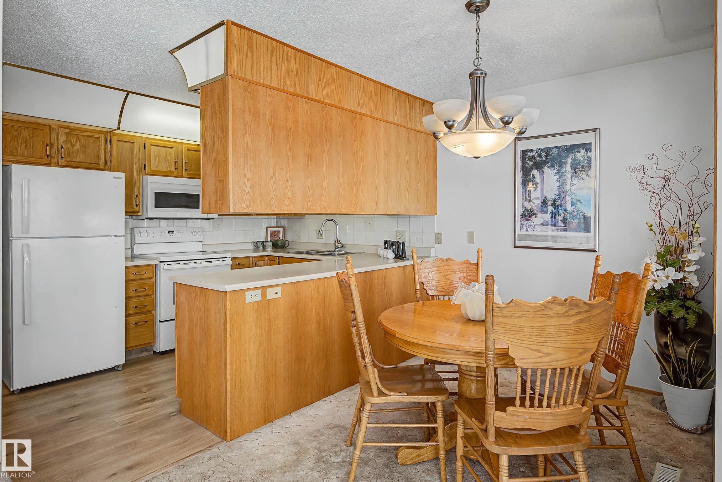 Photo 8 at 41 - 903 109 Street NW, Bearspaw, Edmonton