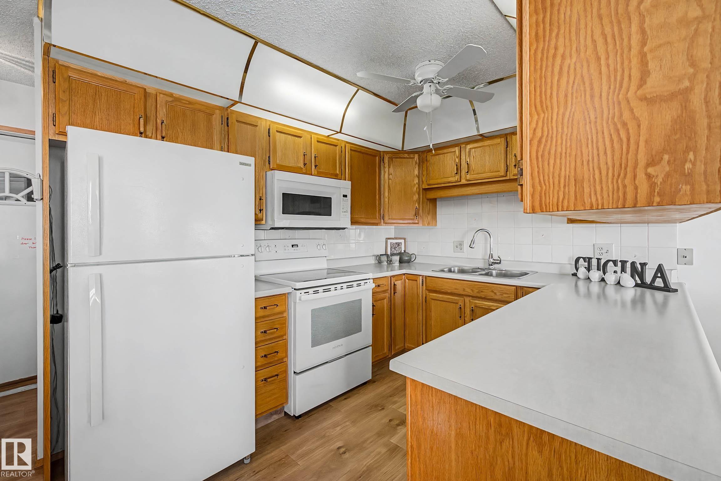 Photo 10 at 41 - 903 109 Street NW, Bearspaw, Edmonton