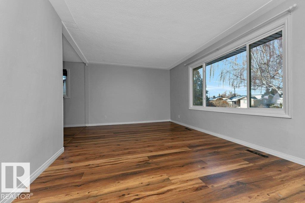 Photo 12 at 4303 104a Avenue NW, Gold Bar, Edmonton