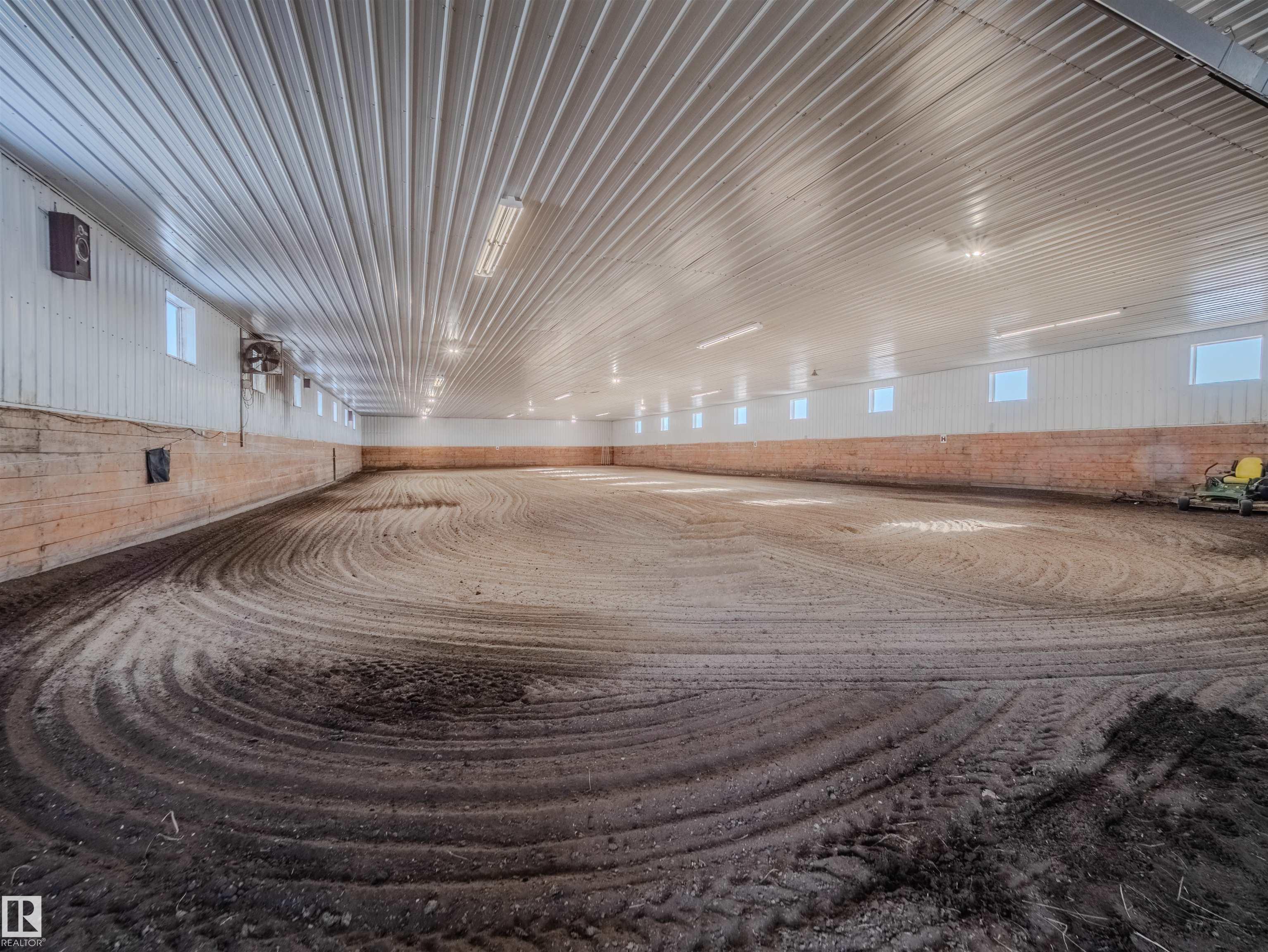 Photo 9 at 53153 Rge Road 213, None, Rural Strathcona County