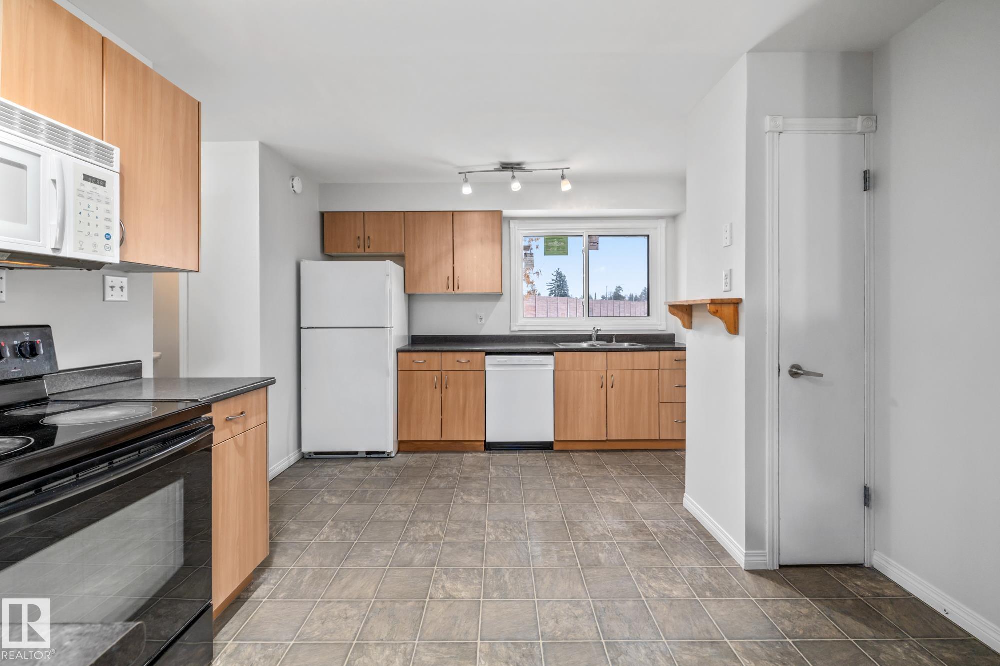 Picture for 145B ROYAL RD NW