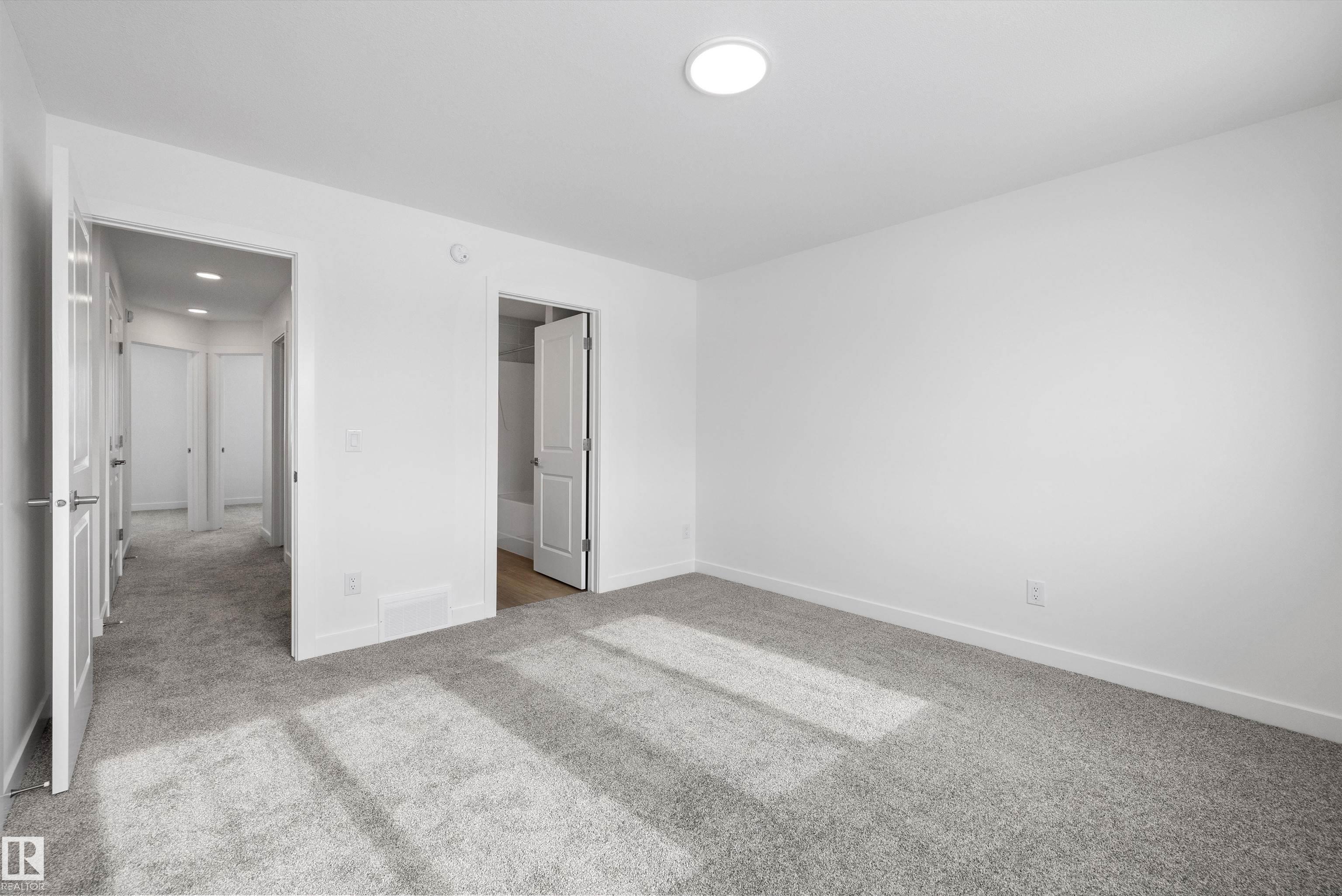 https://zimg.paragon.ice.com/ParagonImages/Property/PM/RAE/225389365/30/0/0/4f84214873bd6b713ba39e5bc3bf016c/1/c5dd2e9edecd4a2dfe65a13d7b478311/225389365-1b830fe4-342b-4c45-a433-833886797ca6.JPG