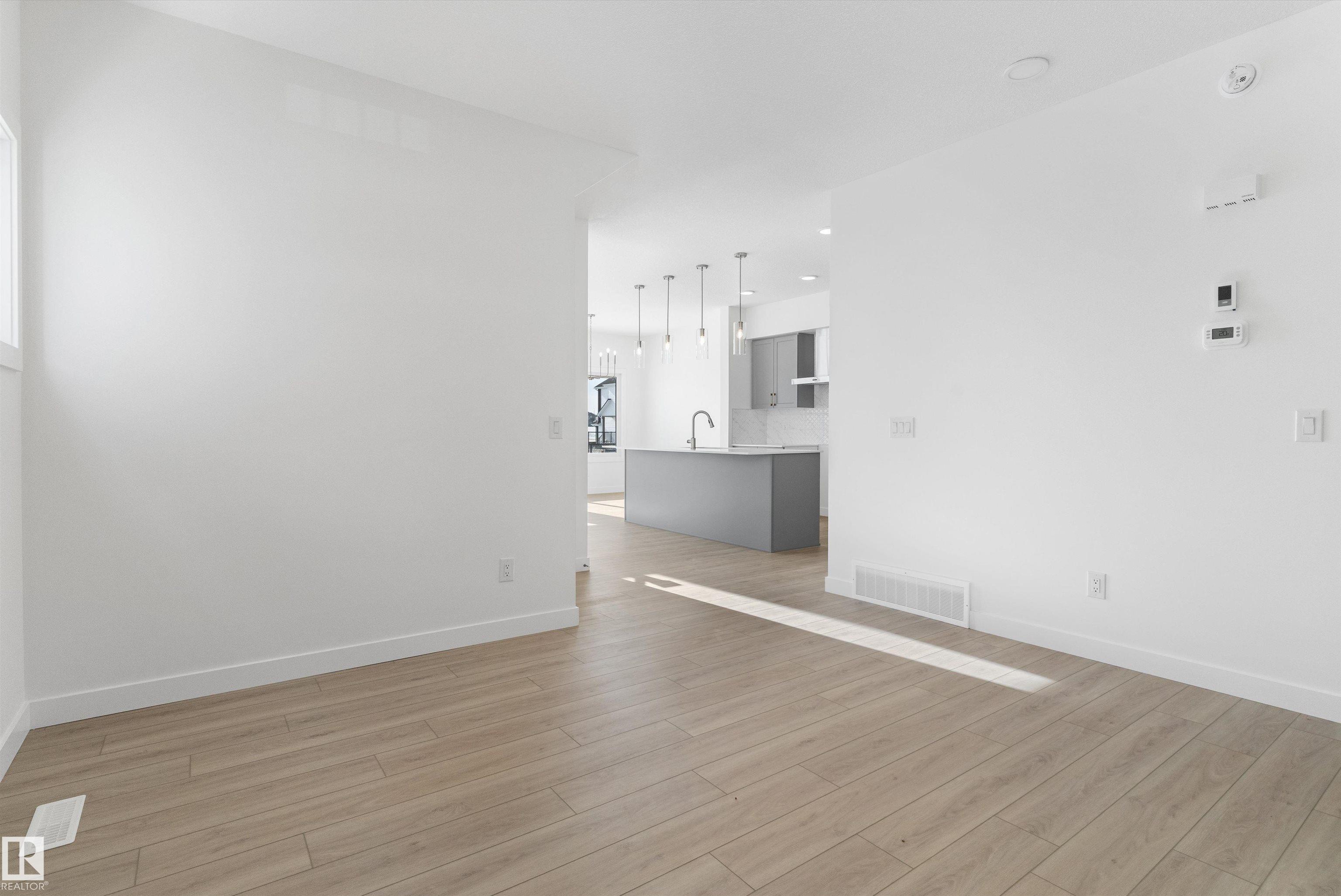 Picture for 943 18 AV NW