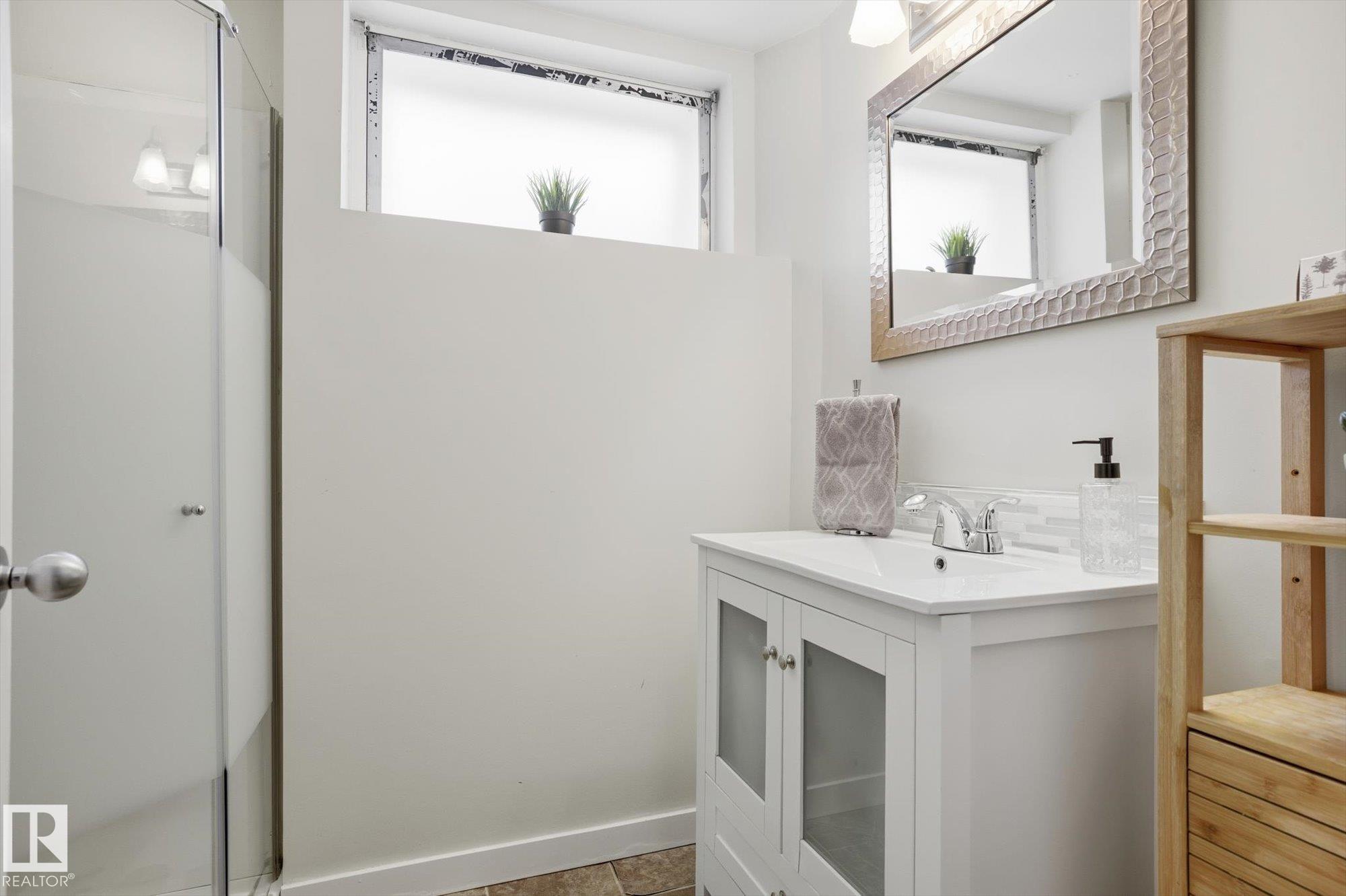 Photo 32 at 10320 74 Street NW, Terrace Heights, Edmonton