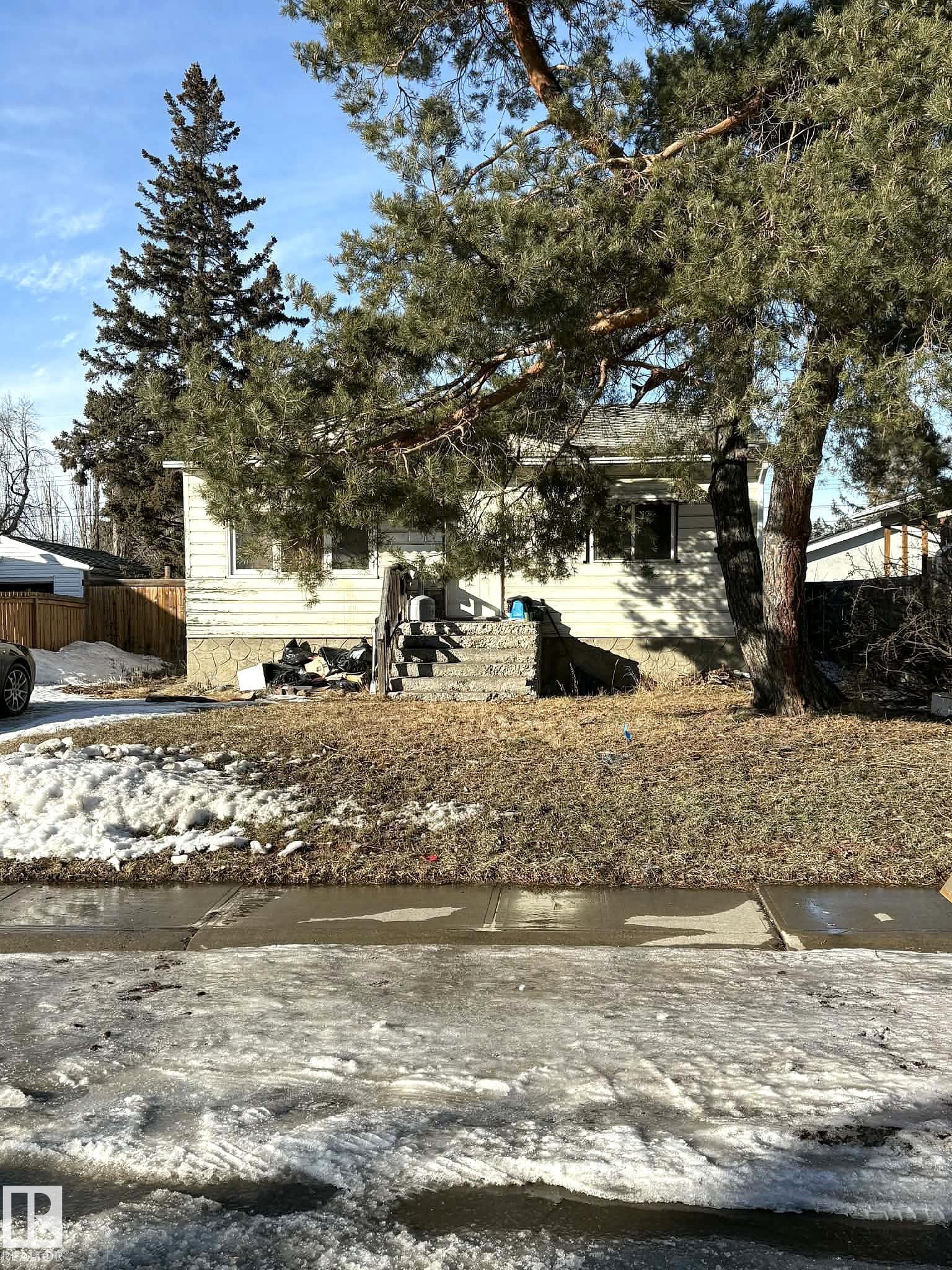 15936 106 Avenue NW, Britannia Youngstown, Edmonton