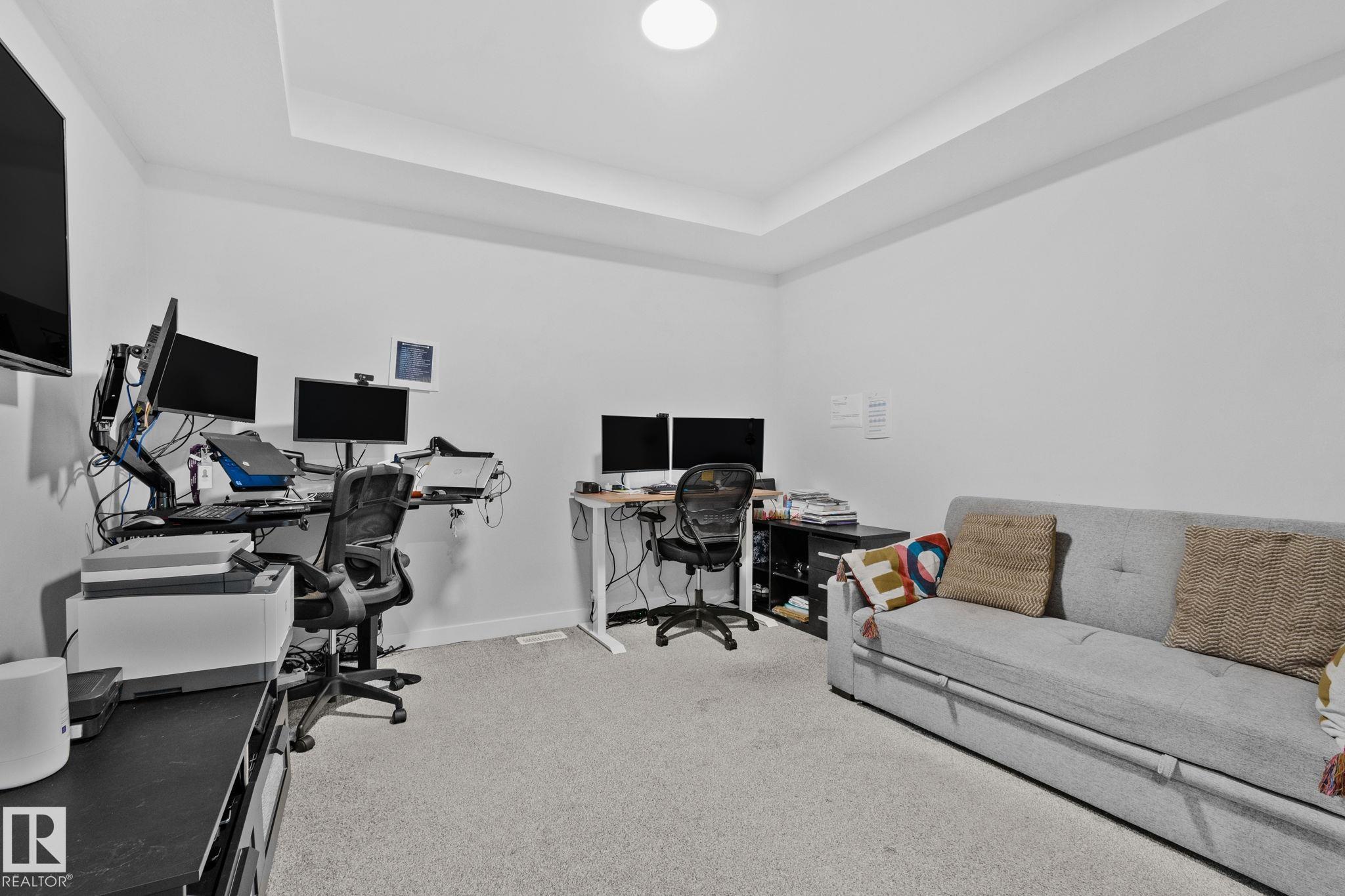 https://zimg.paragon.ice.com/ParagonImages/Property/PM/RAE/225389437/14/0/0/49bc32e0c791e07060ea998b95f6ee13/1/1b28d302a246ec345213064c0e8873f4/225389437-E7FD1F2D-7997-43CA-9ACA-B18C046F005B.JPG