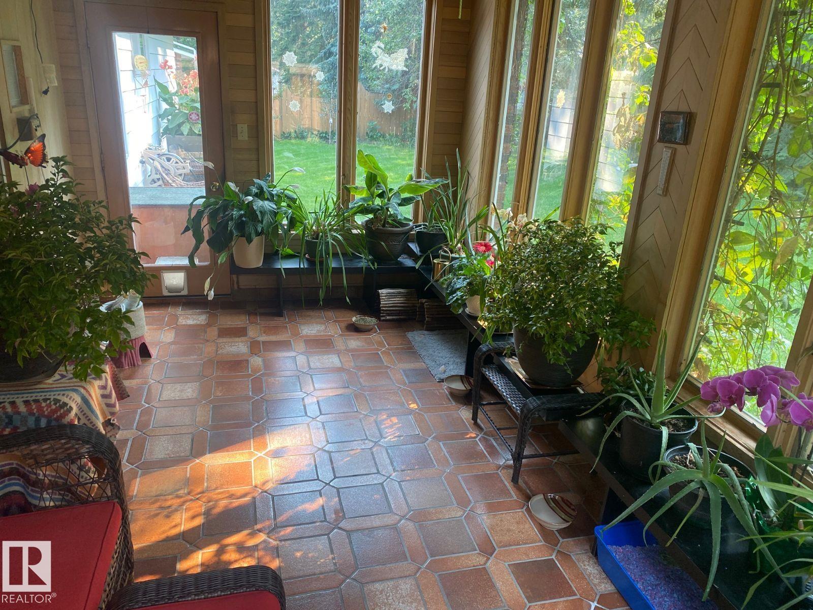 Photo 11 at 206 Wolf Willow Crescent NW, Westridge, Edmonton