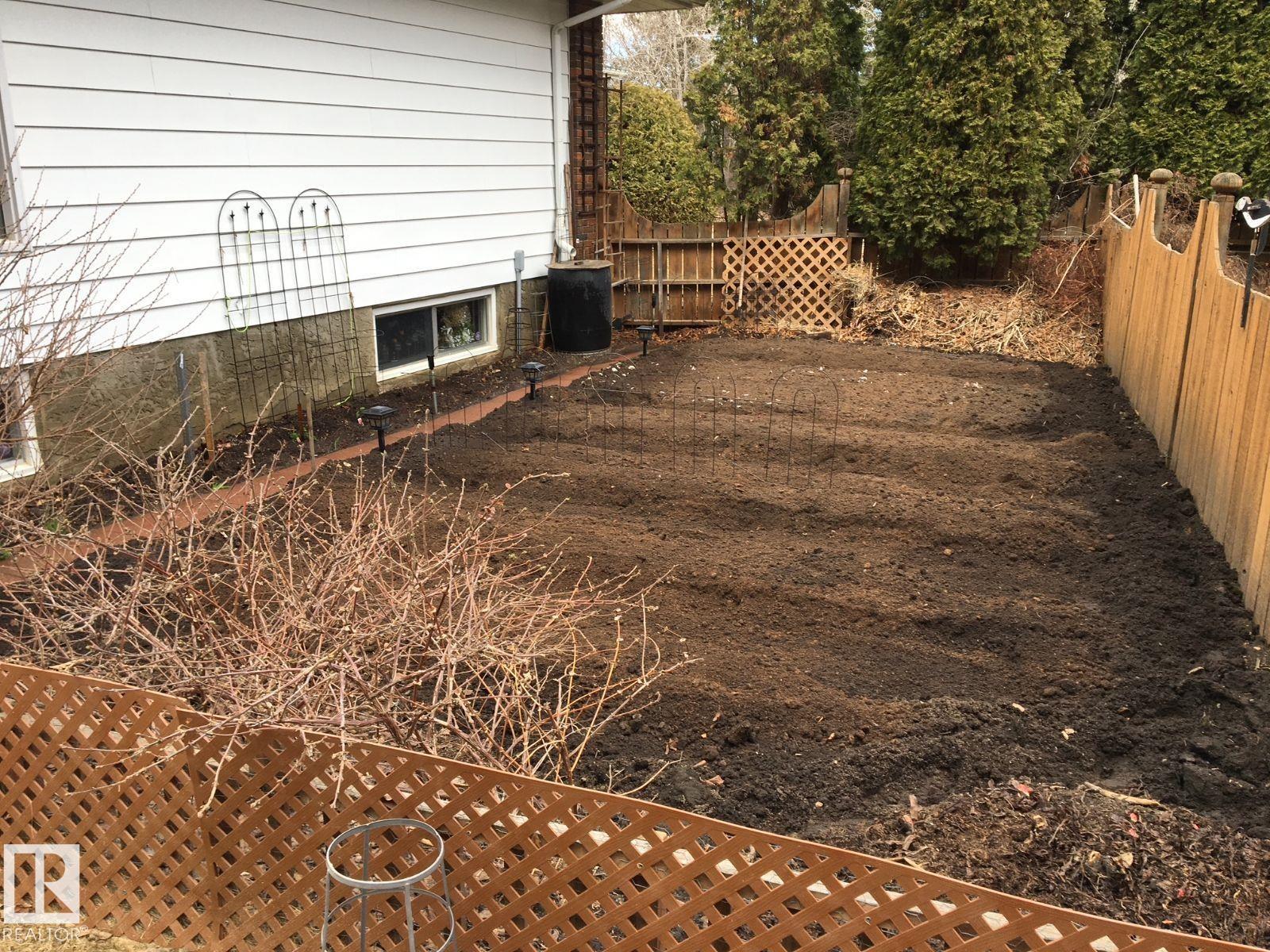 Photo 13 at 206 Wolf Willow Crescent NW, Westridge, Edmonton