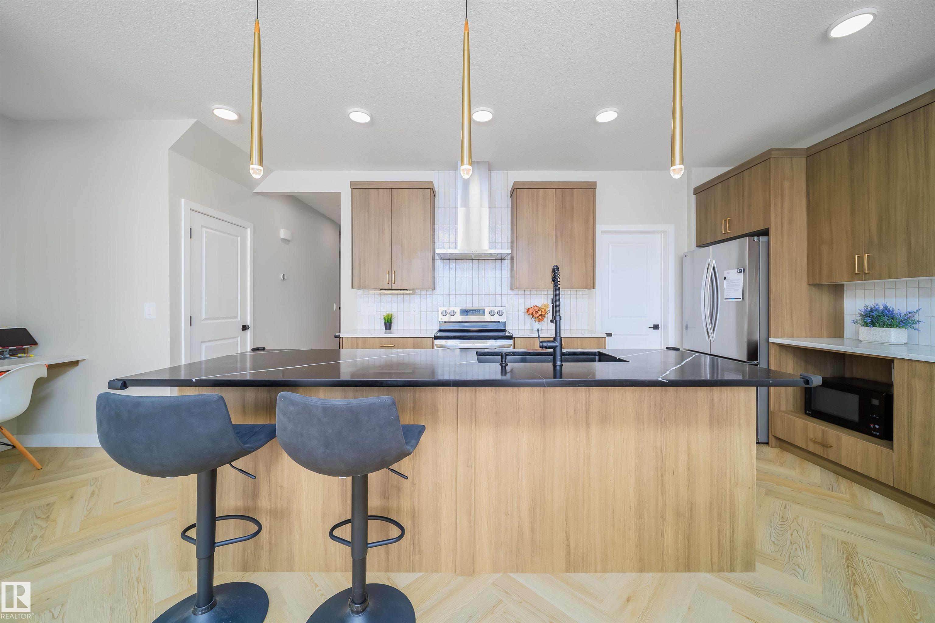 Photo 7 at 15 Chambery Crescent, Chérot, St. Albert