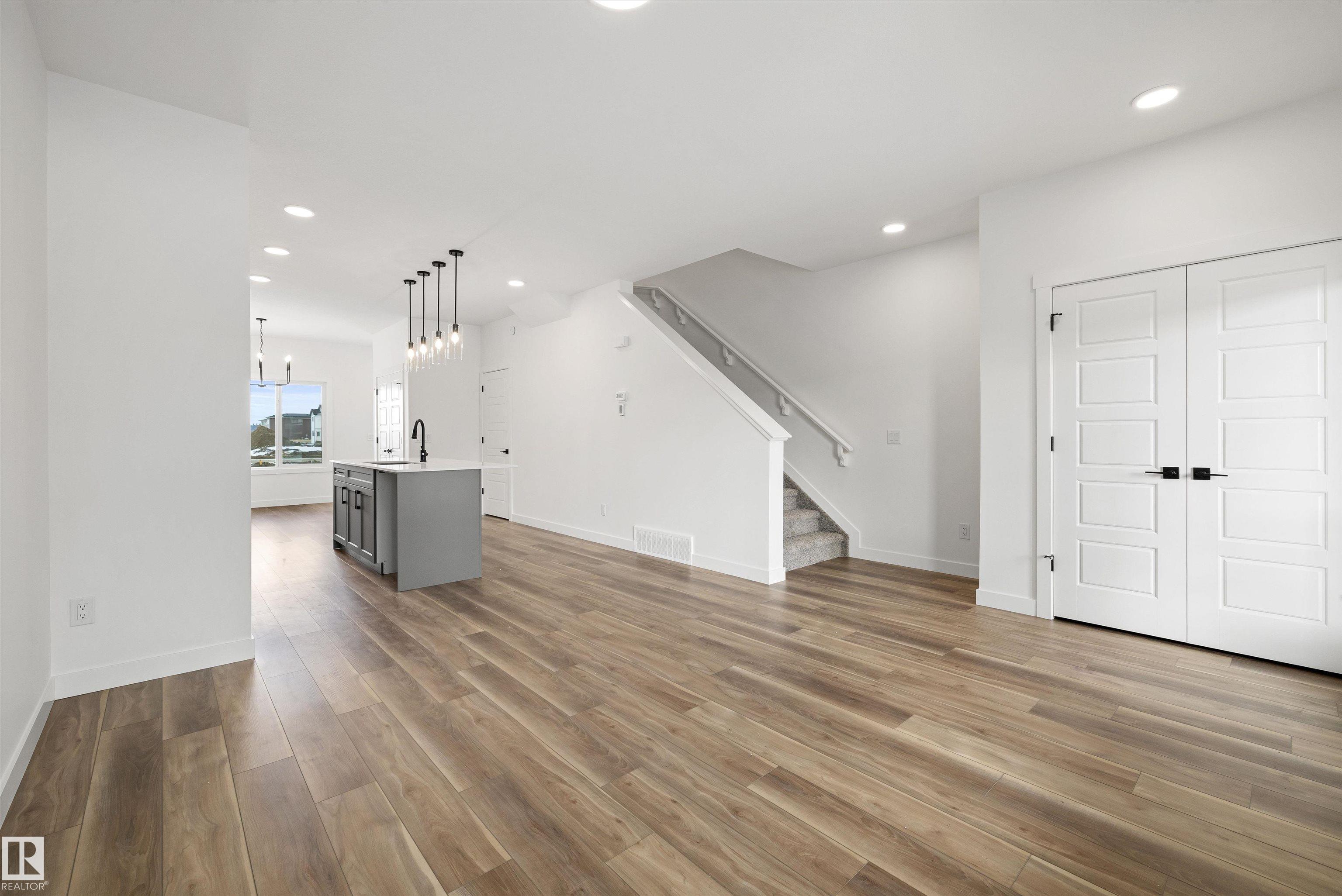 Picture for 606 176 AV NE