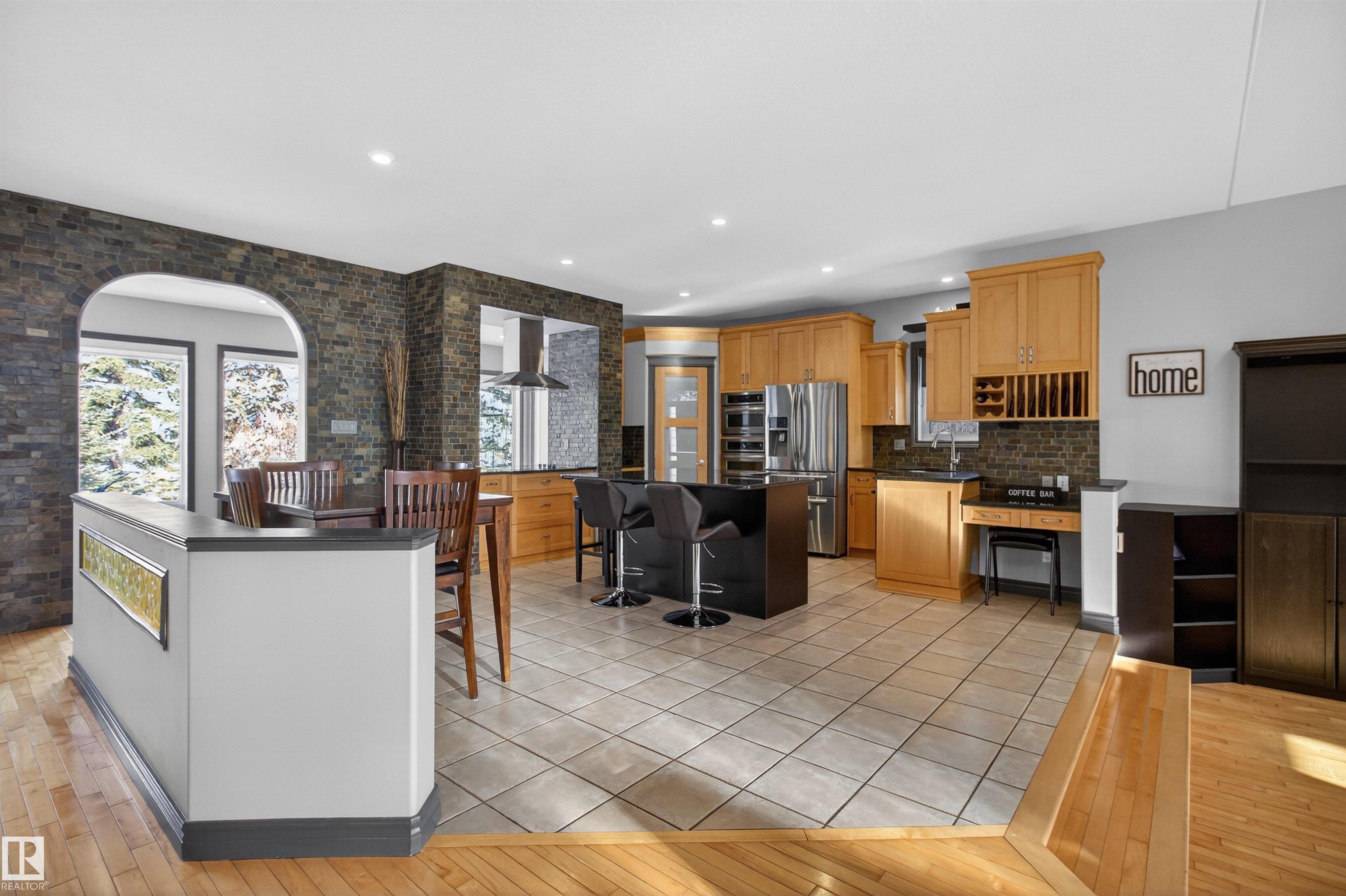 Photo 11 at 15 Coloniale Court, Coloniale Estates, Beaumont