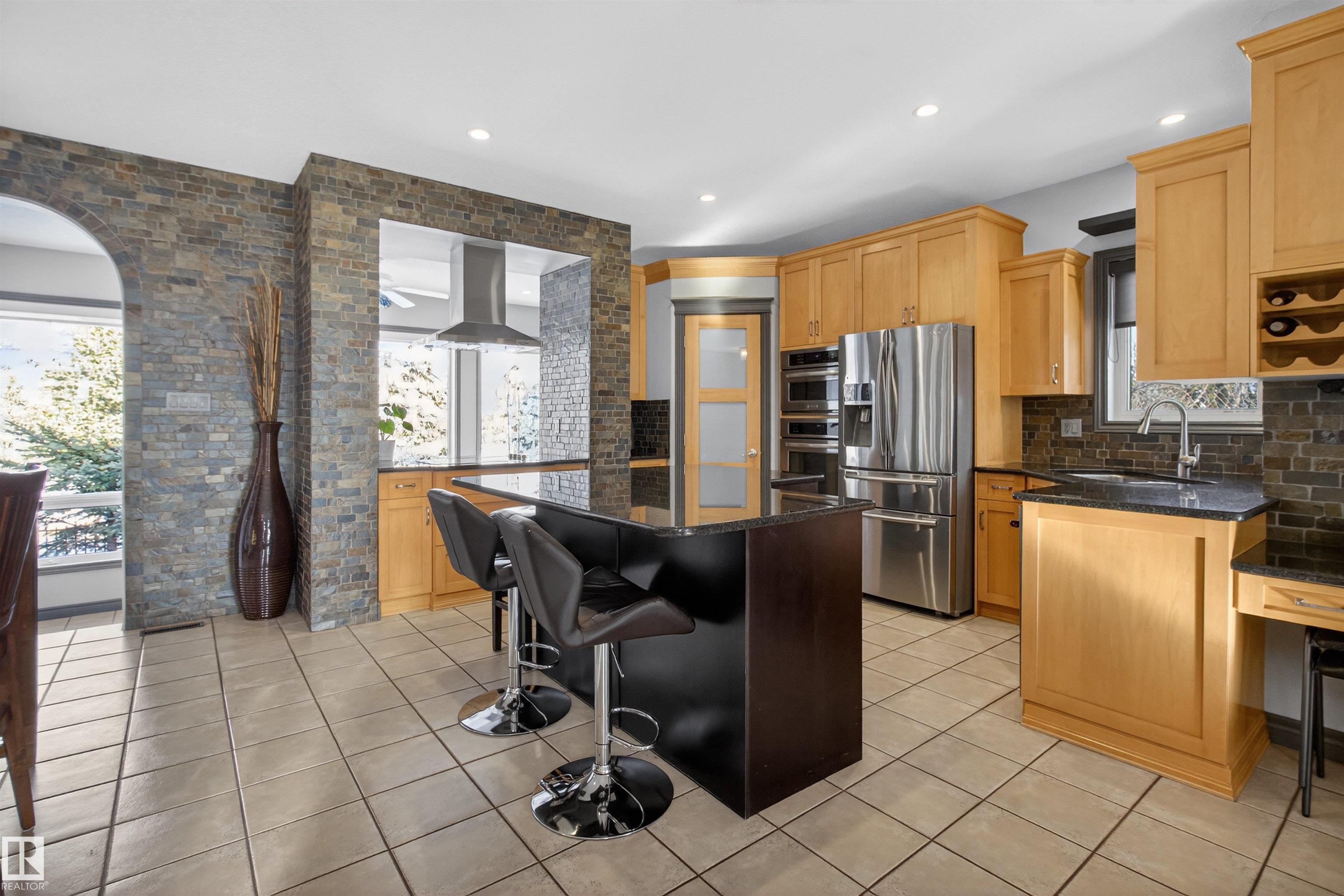 Photo 12 at 15 Coloniale Court, Coloniale Estates, Beaumont